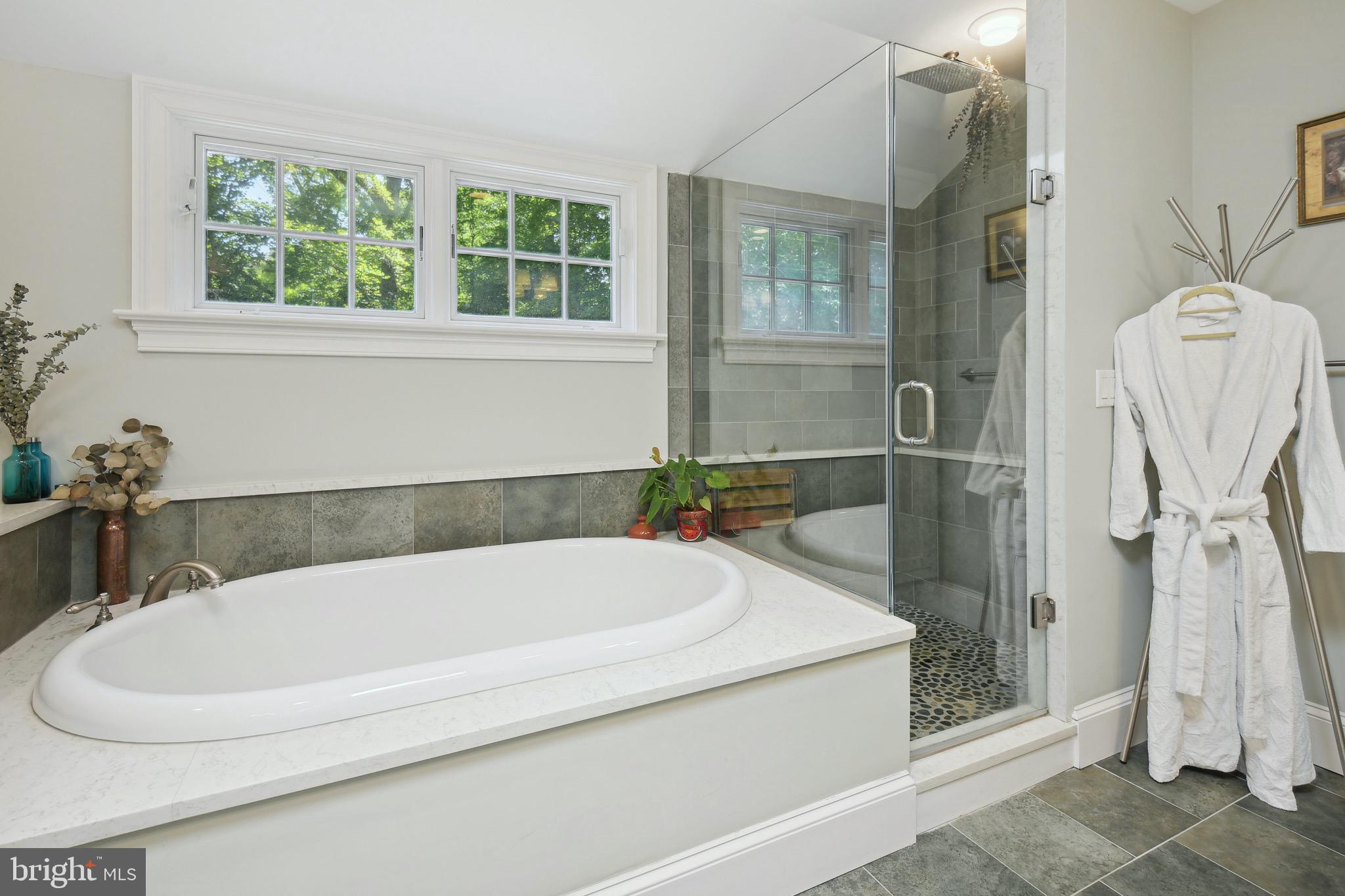 BURNING TREE VIEW - Residential