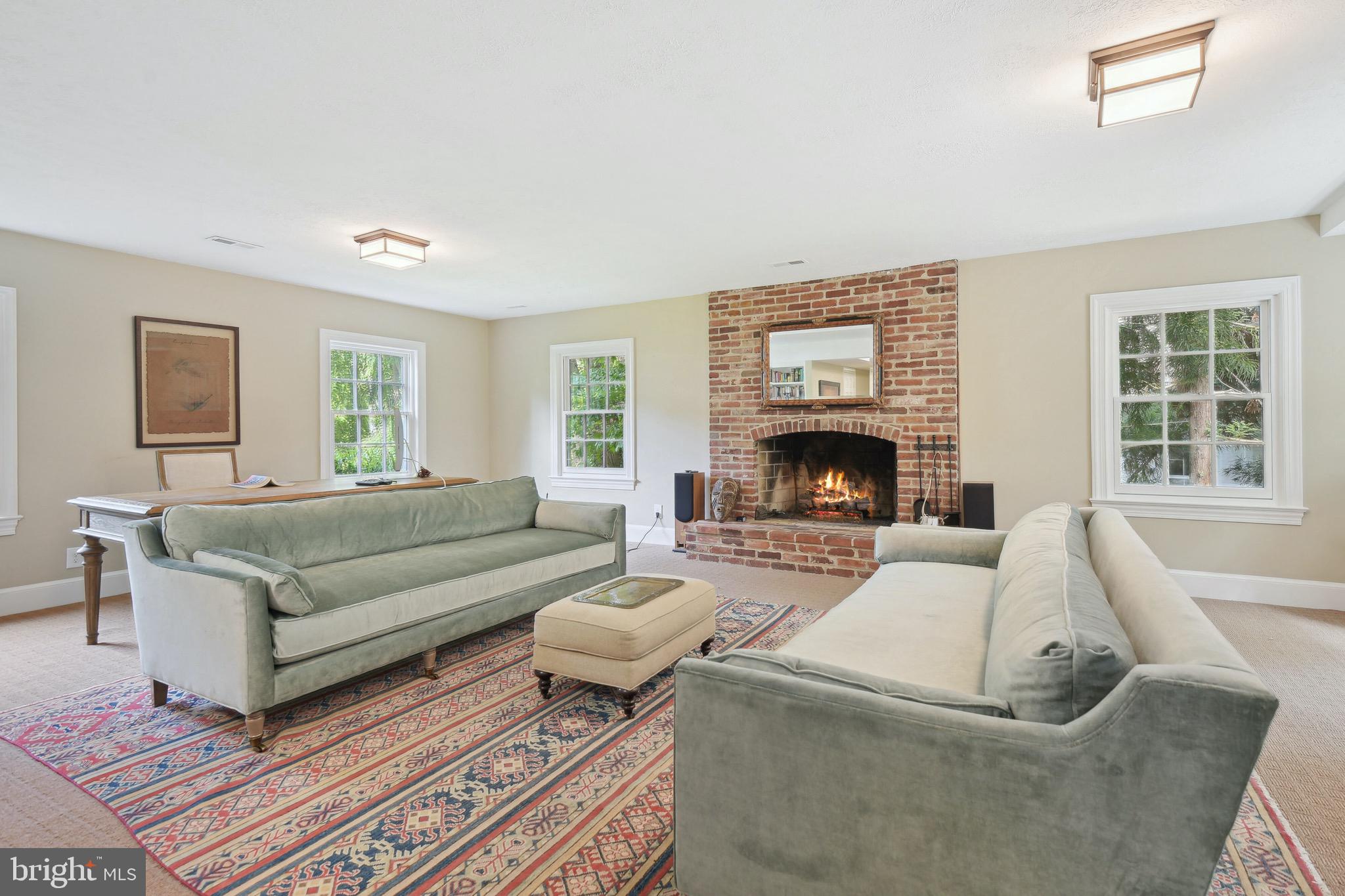 BURNING TREE VIEW - Residential