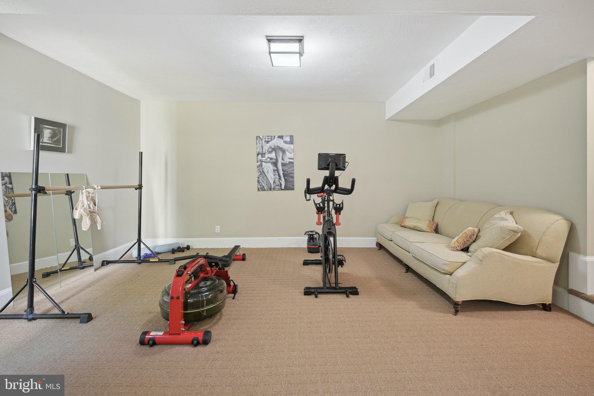 BURNING TREE VIEW - Residential