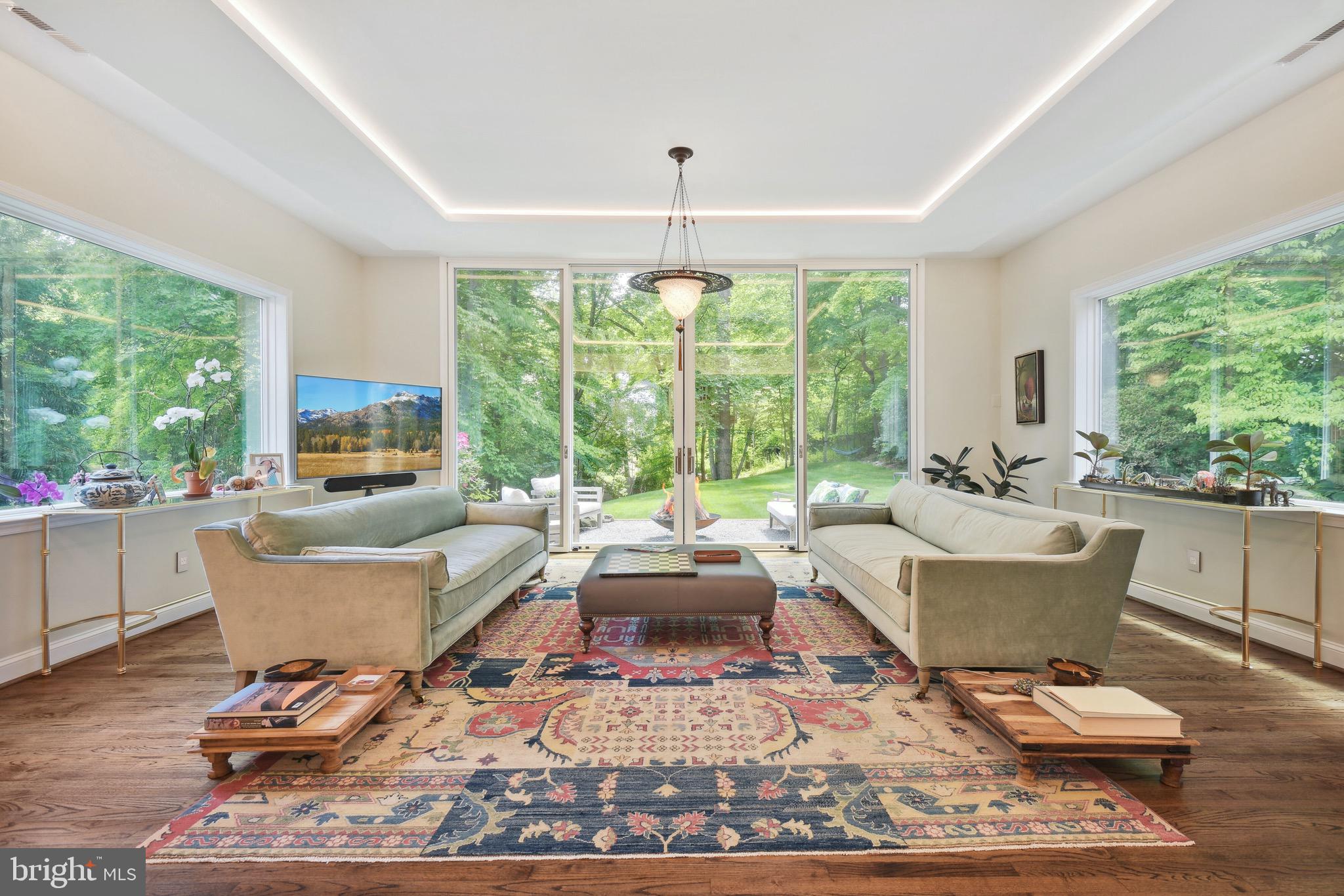 BURNING TREE VIEW - Residential