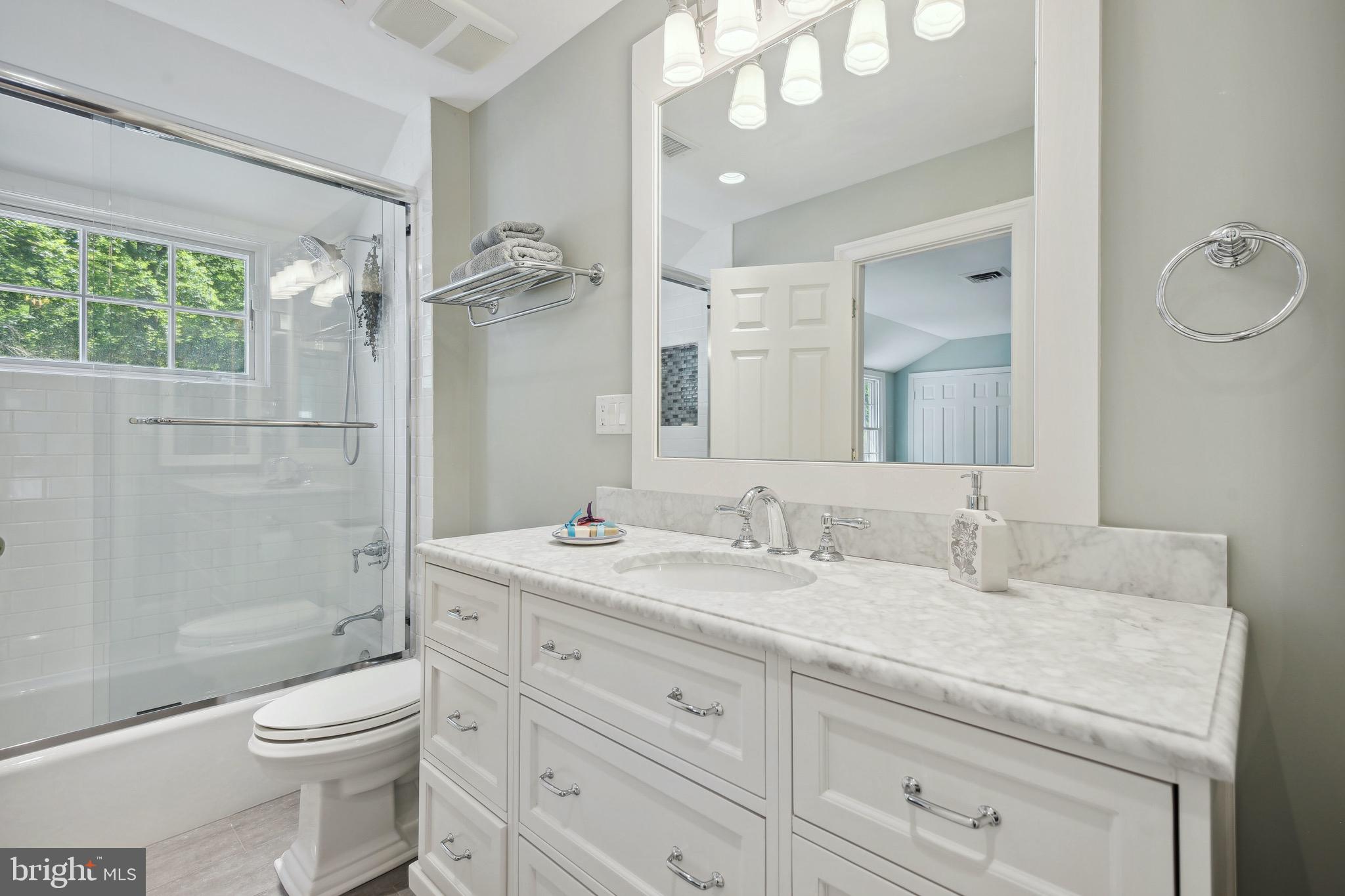 BURNING TREE VIEW - Residential