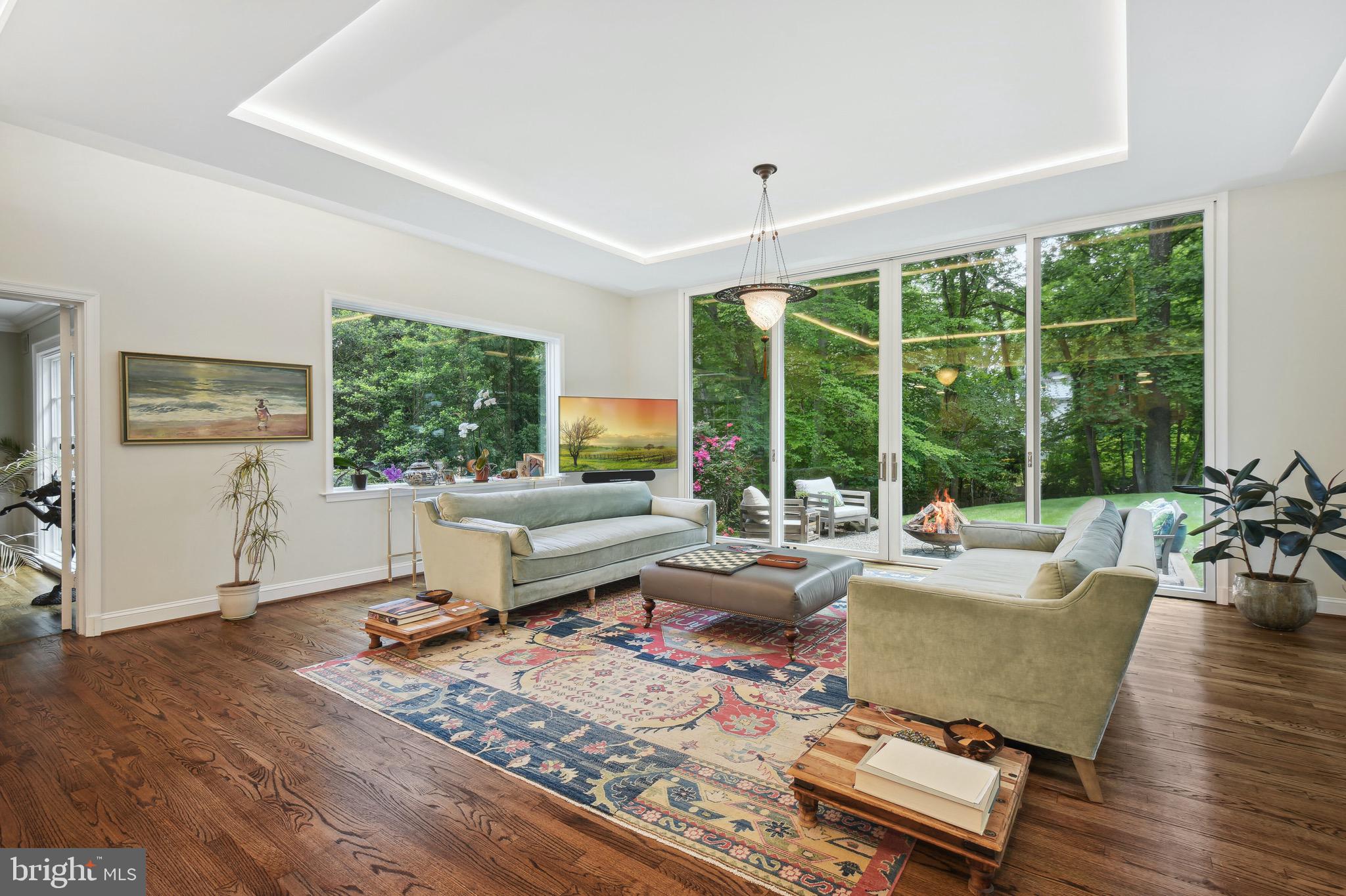 BURNING TREE VIEW - Residential