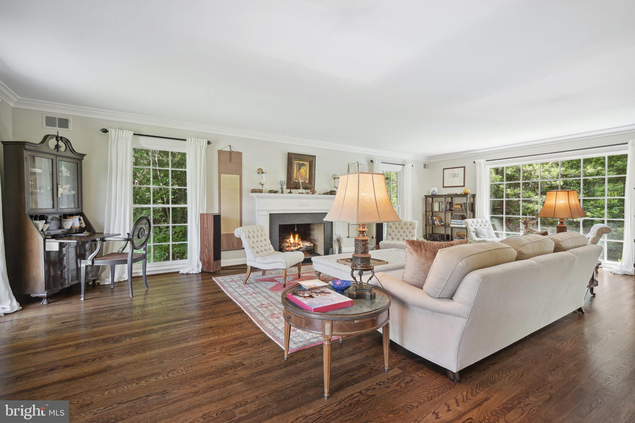 BURNING TREE VIEW - Residential