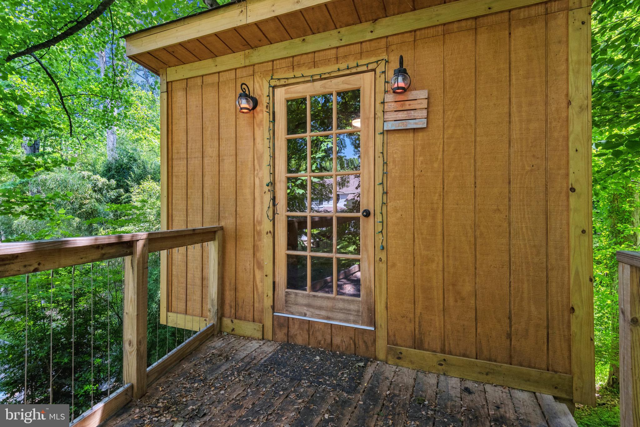 BURNING TREE VIEW - Residential