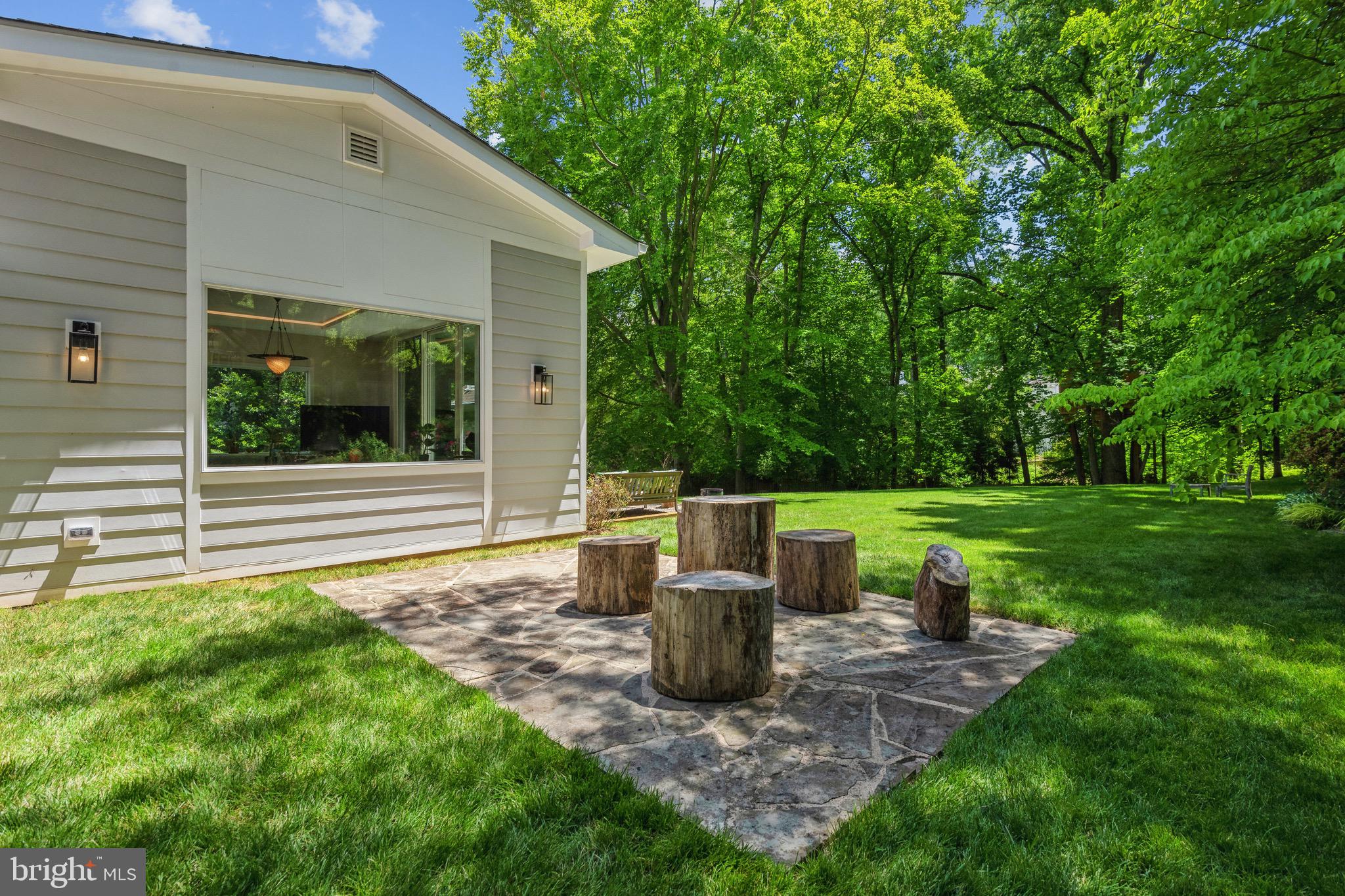 BURNING TREE VIEW - Residential