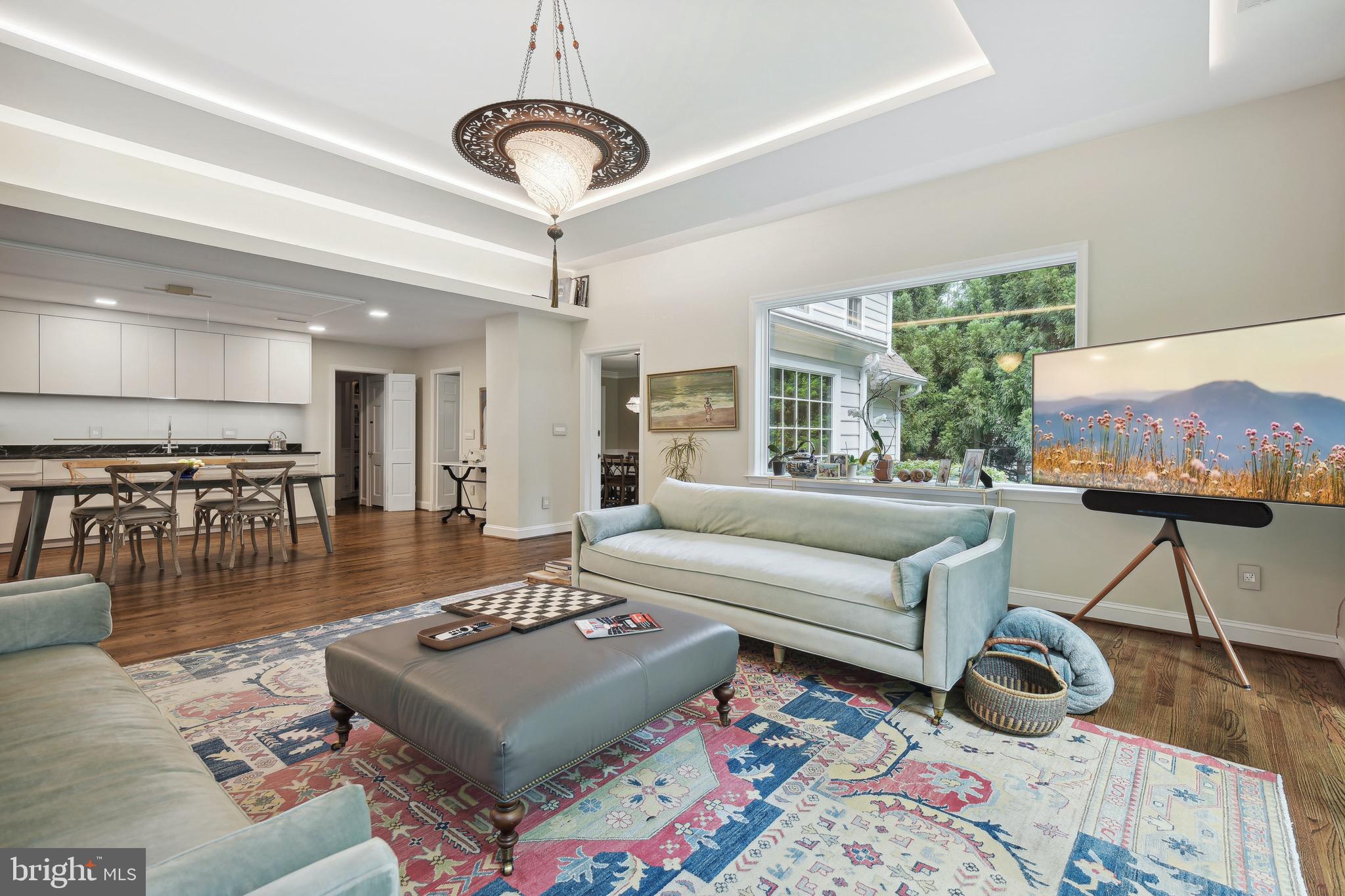 BURNING TREE VIEW - Residential