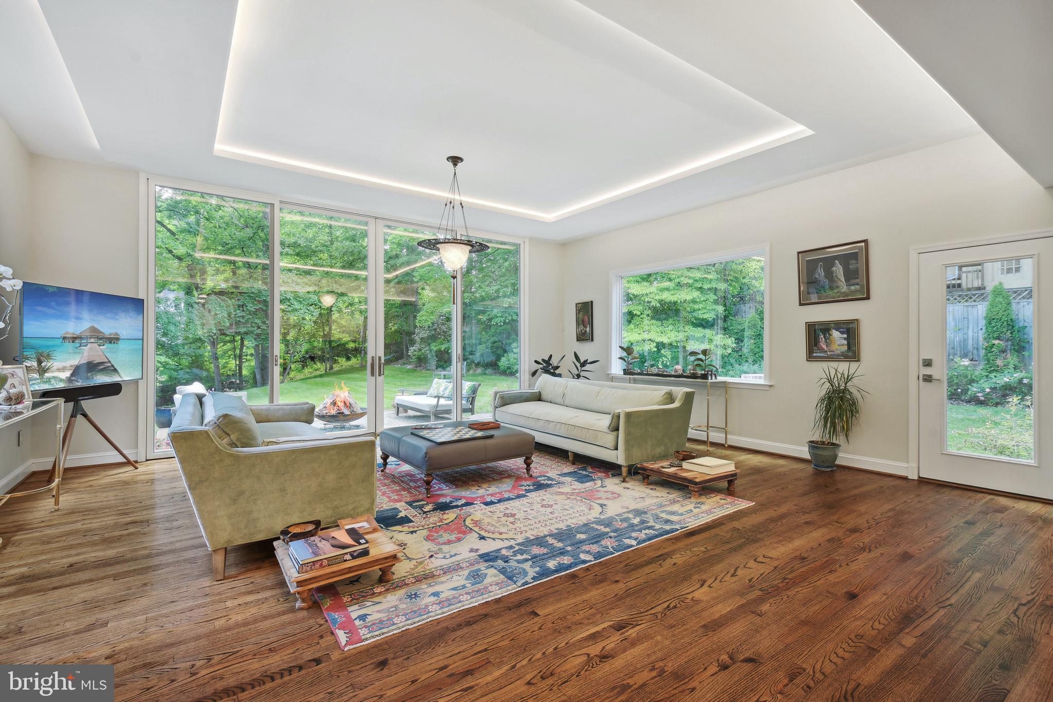 BURNING TREE VIEW - Residential