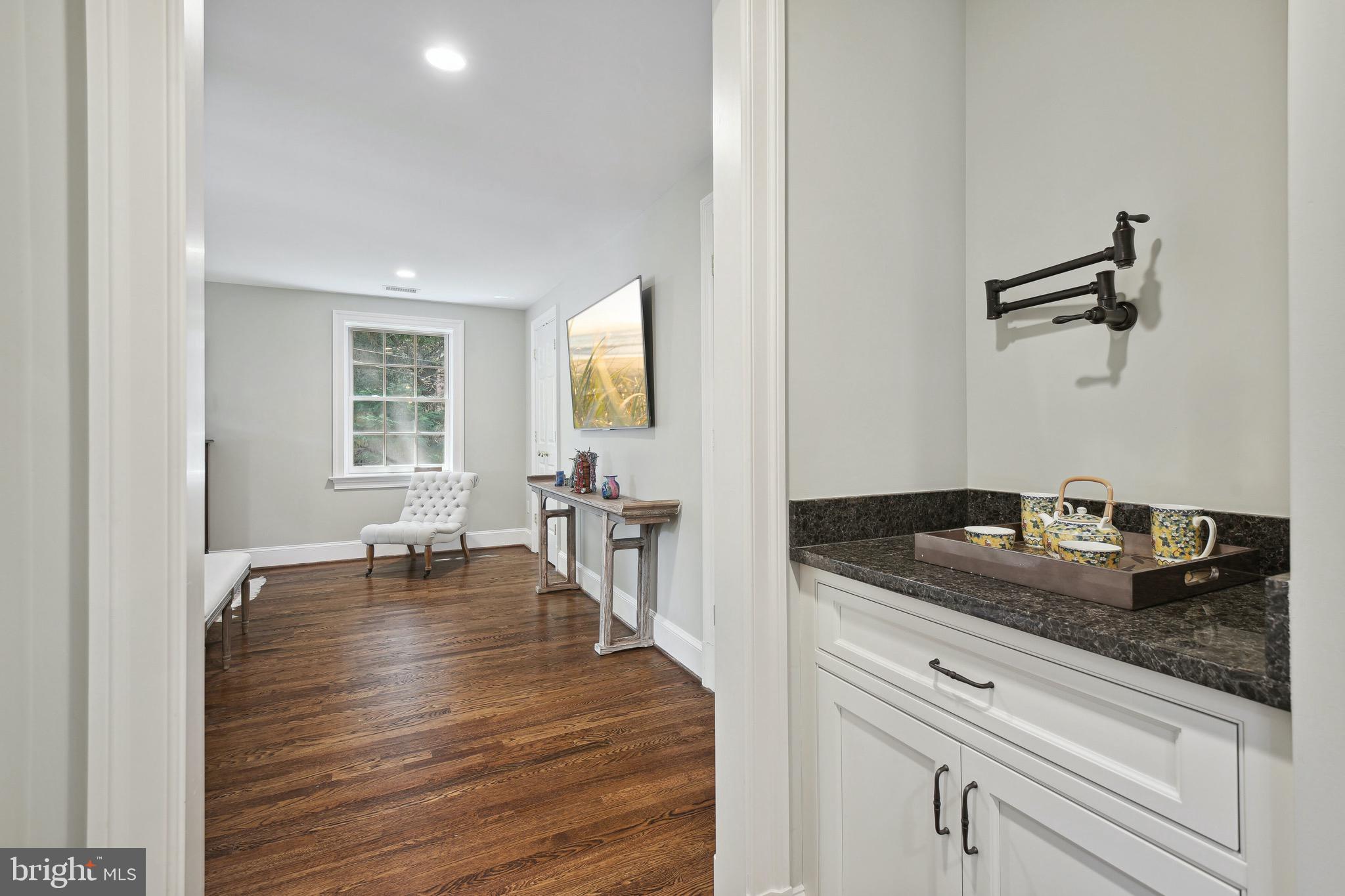 BURNING TREE VIEW - Residential