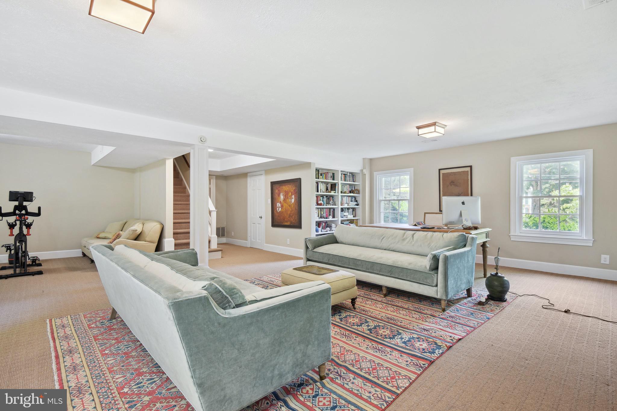 BURNING TREE VIEW - Residential