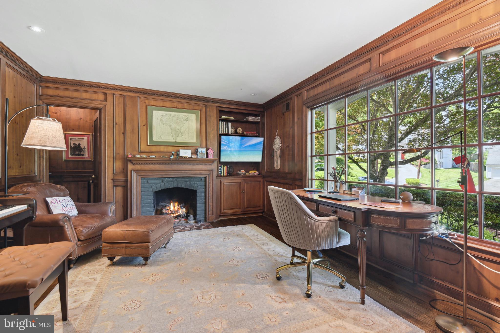 BURNING TREE VIEW - Residential