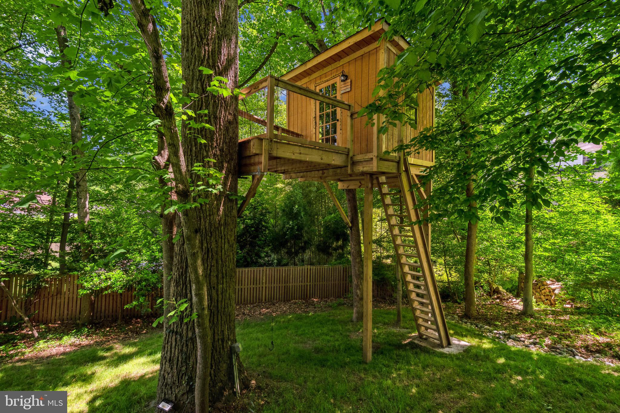 BURNING TREE VIEW - Residential