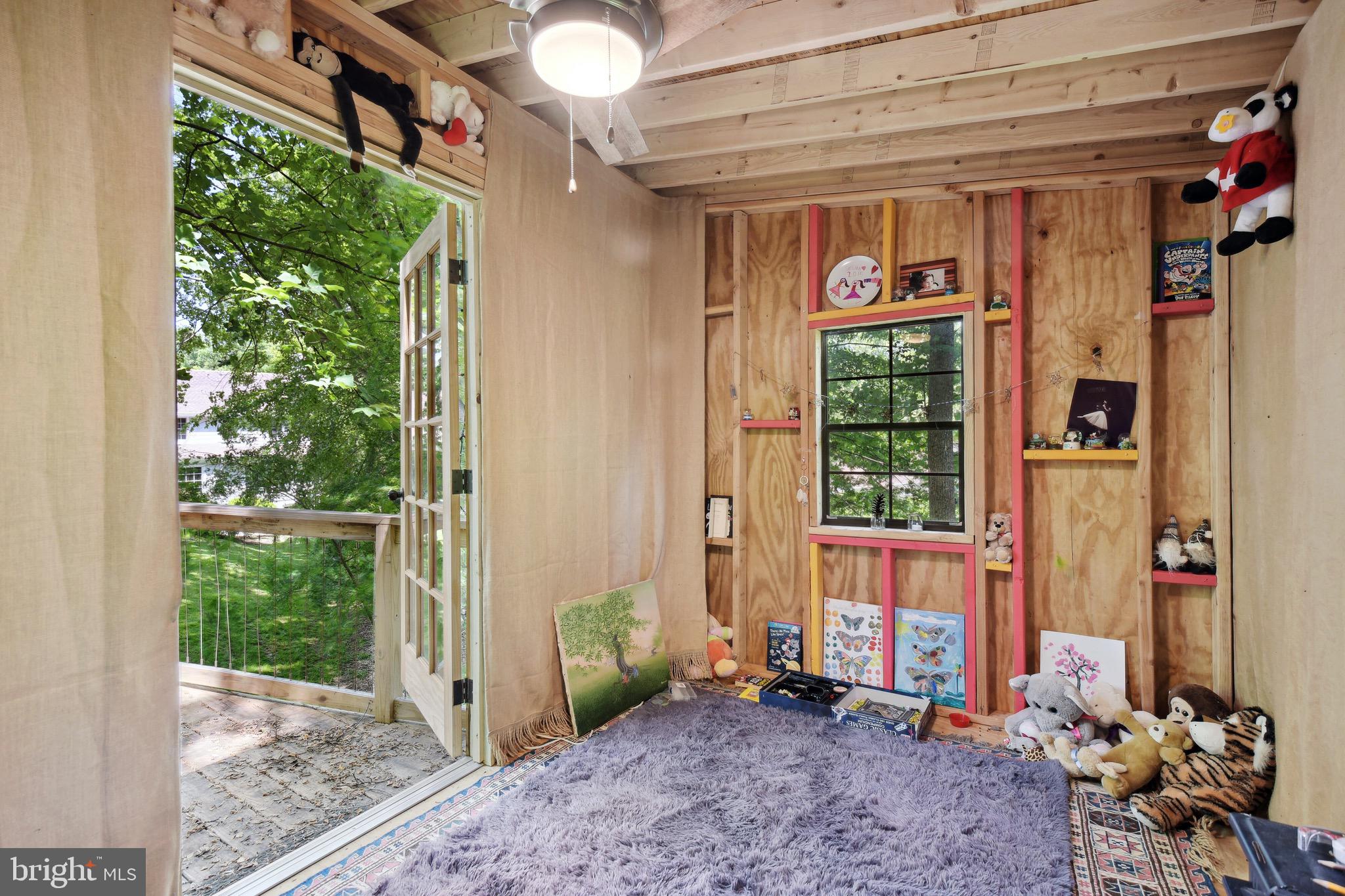 BURNING TREE VIEW - Residential