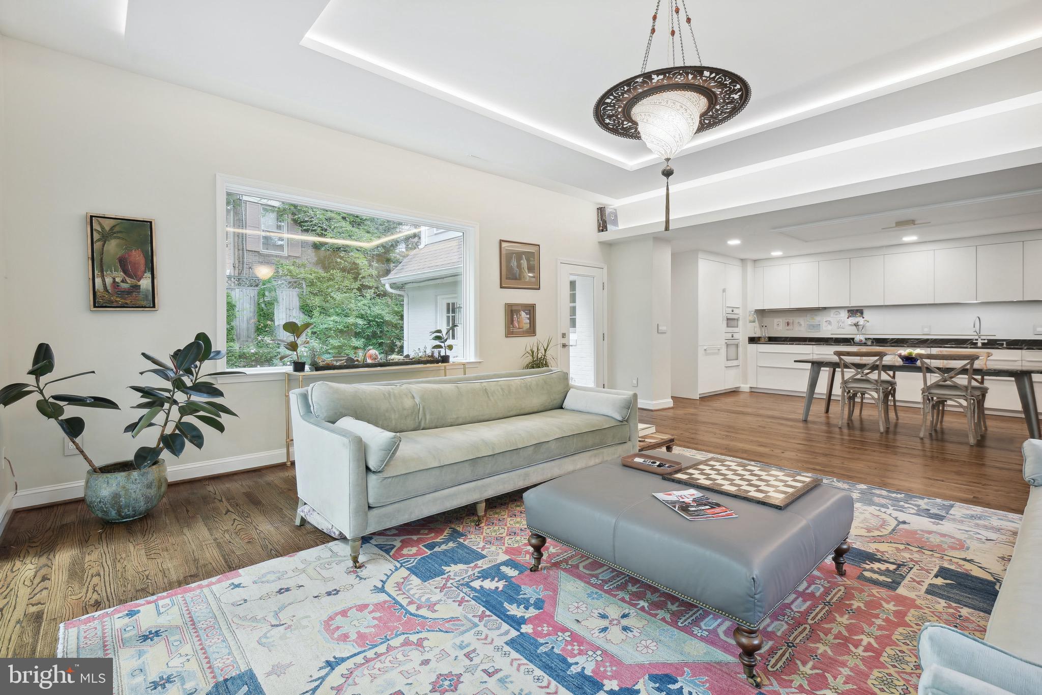 BURNING TREE VIEW - Residential