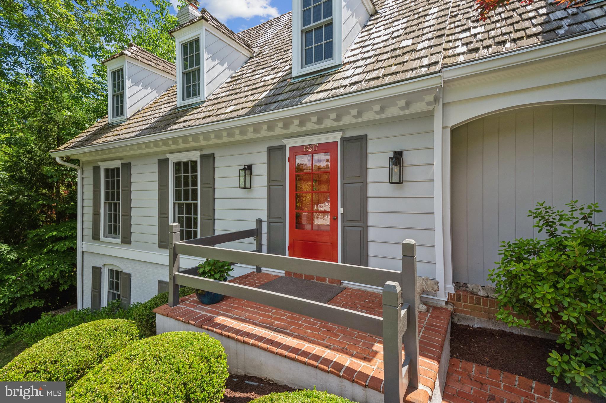BURNING TREE VIEW - Residential