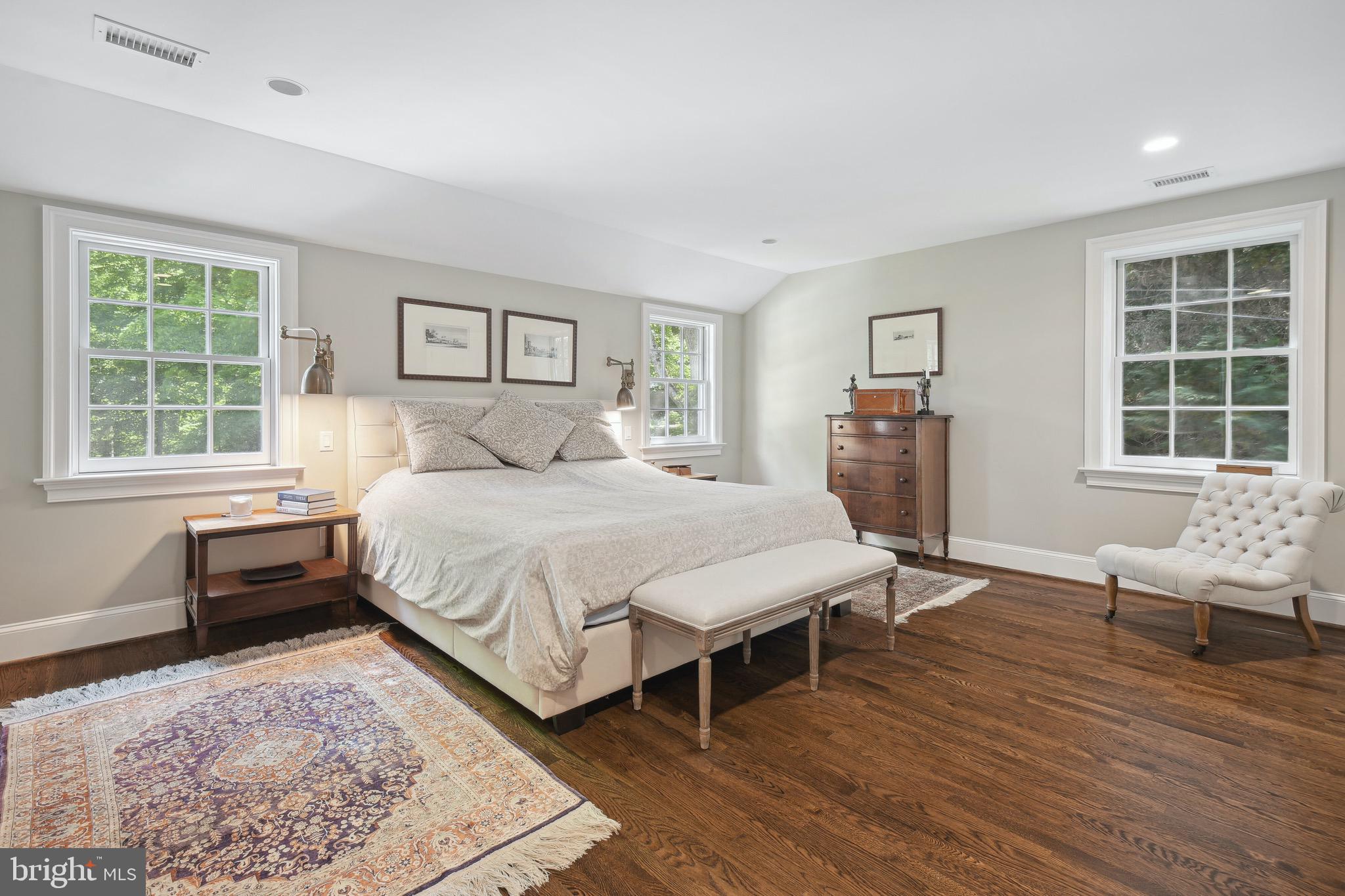 BURNING TREE VIEW - Residential