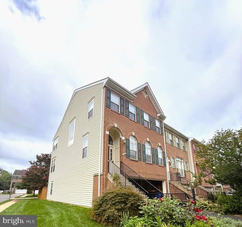 Photo of 1718 Stuart Pointe Lane, HERNDON, VA 20170 (MLS # VAFX2332720)