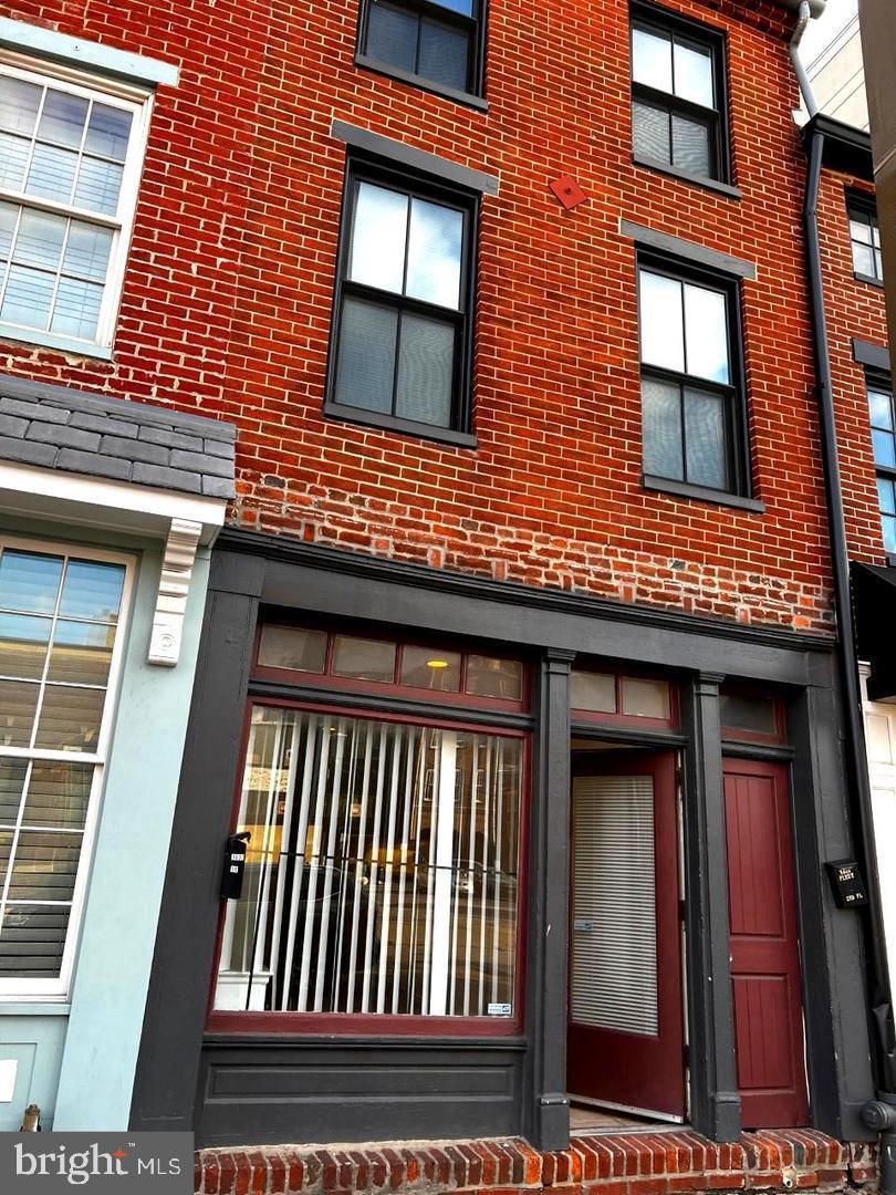 Efficient little studio apartment with full kitchen, just a stroll away from shops restaurants and entertainment. Within close proximity to downtown, Harbor East, Little Italy, Inner Harbor. Central air and Heat. Public street parking only.