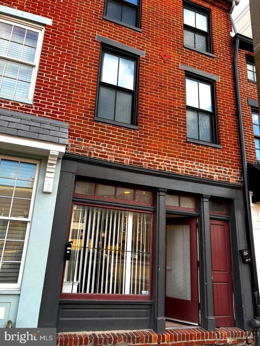 Efficient little studio apartment with full kitchen, just a stroll away from shops restaurants and entertainment. Within close proximity to downtown, Harbor East, Little Italy, Inner Harbor. Central air and Heat. Public street parking only.