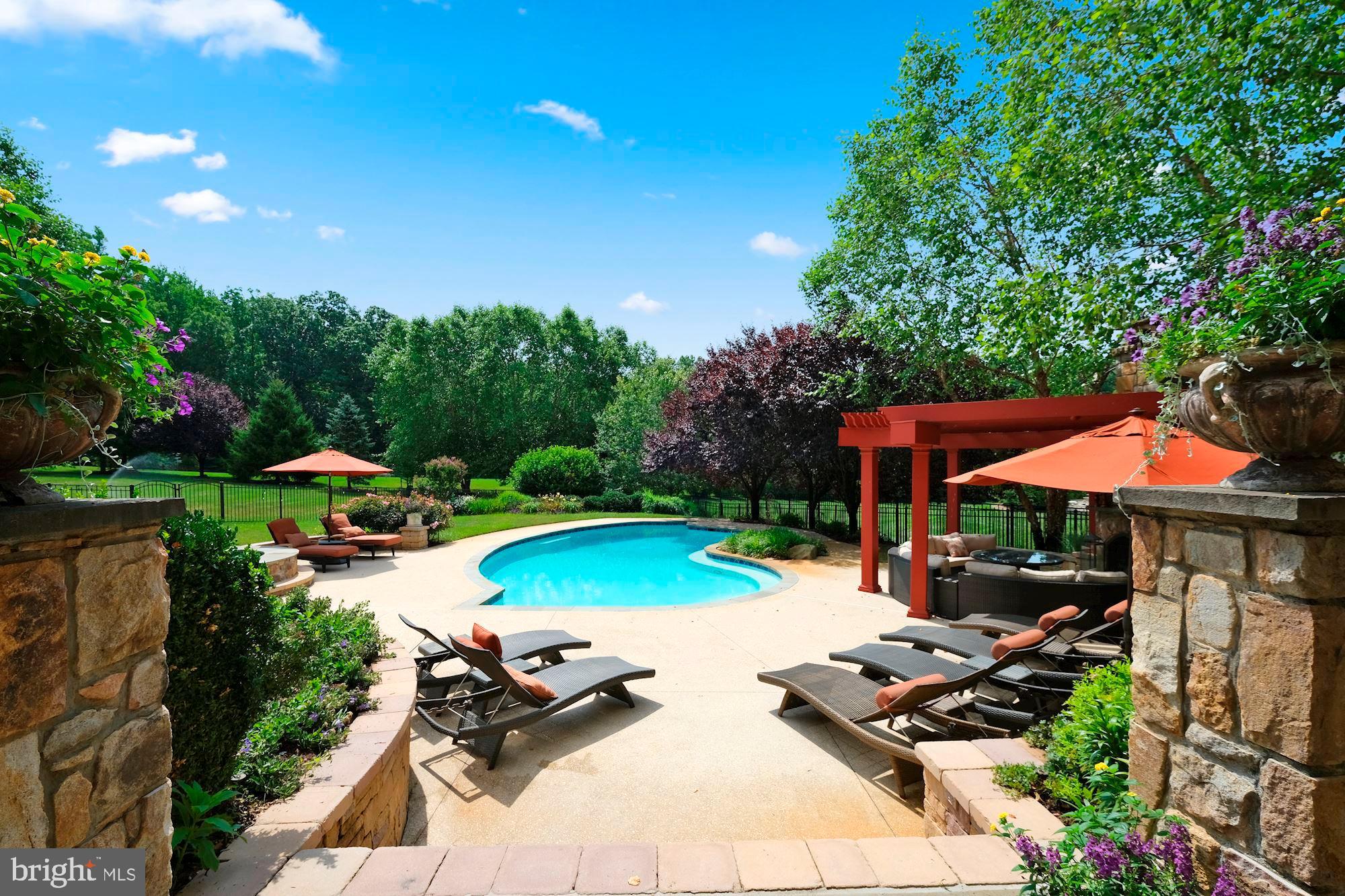 RIVERWOOD - Residential