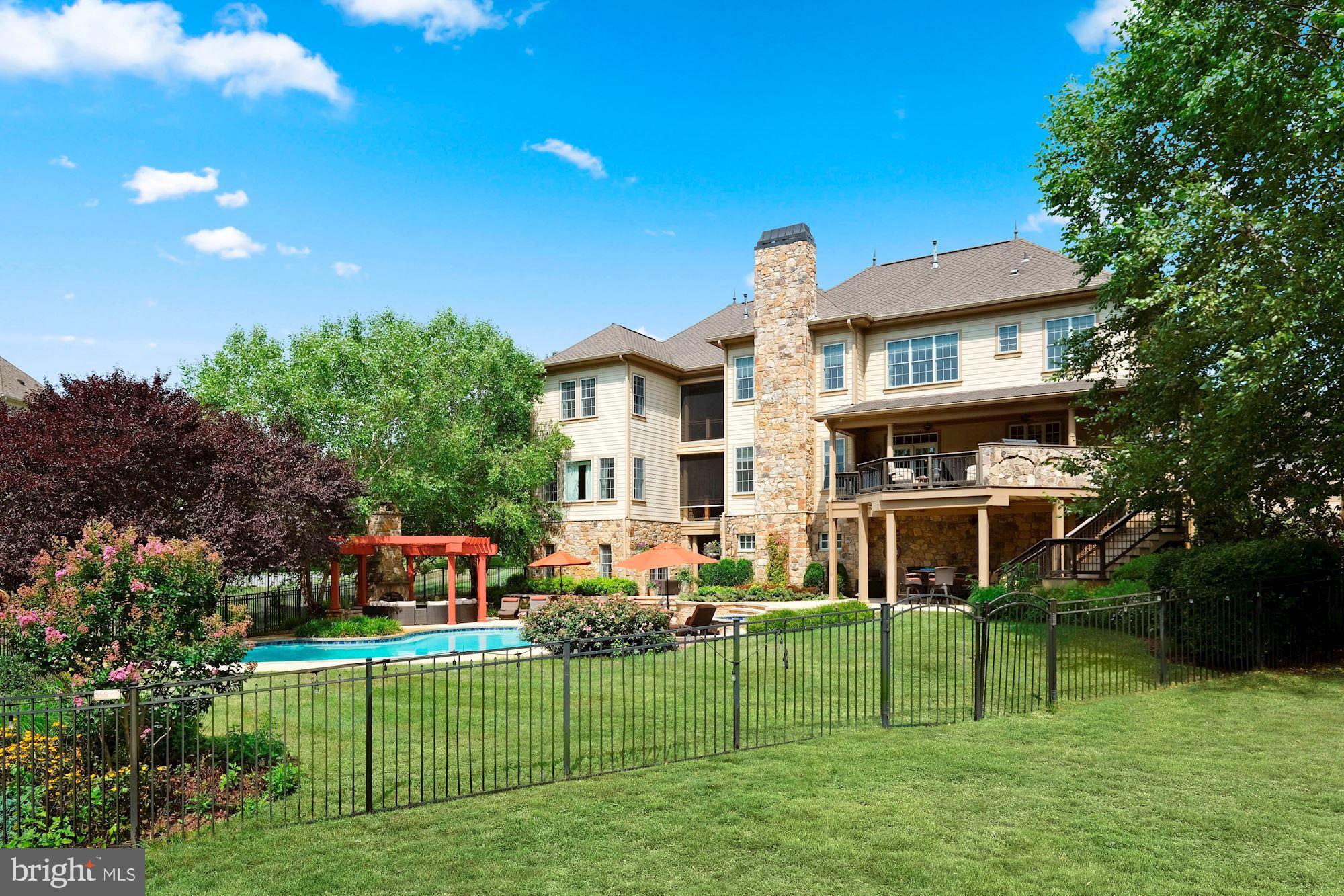 RIVERWOOD - Residential