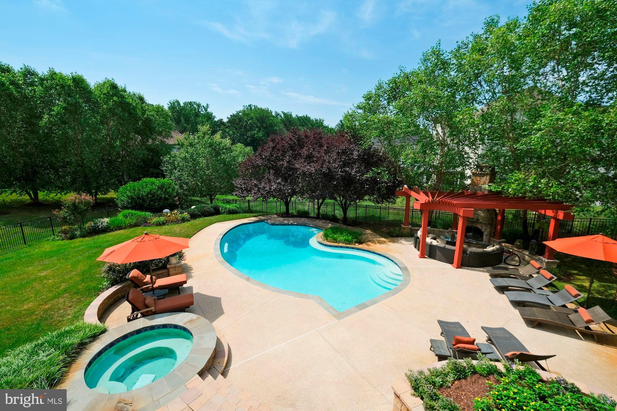 RIVERWOOD - Residential