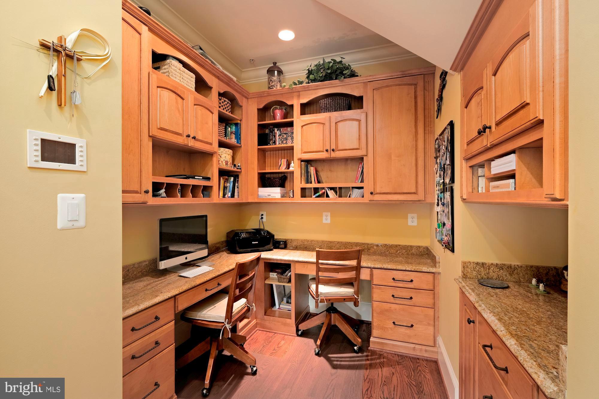 RIVERWOOD - Residential