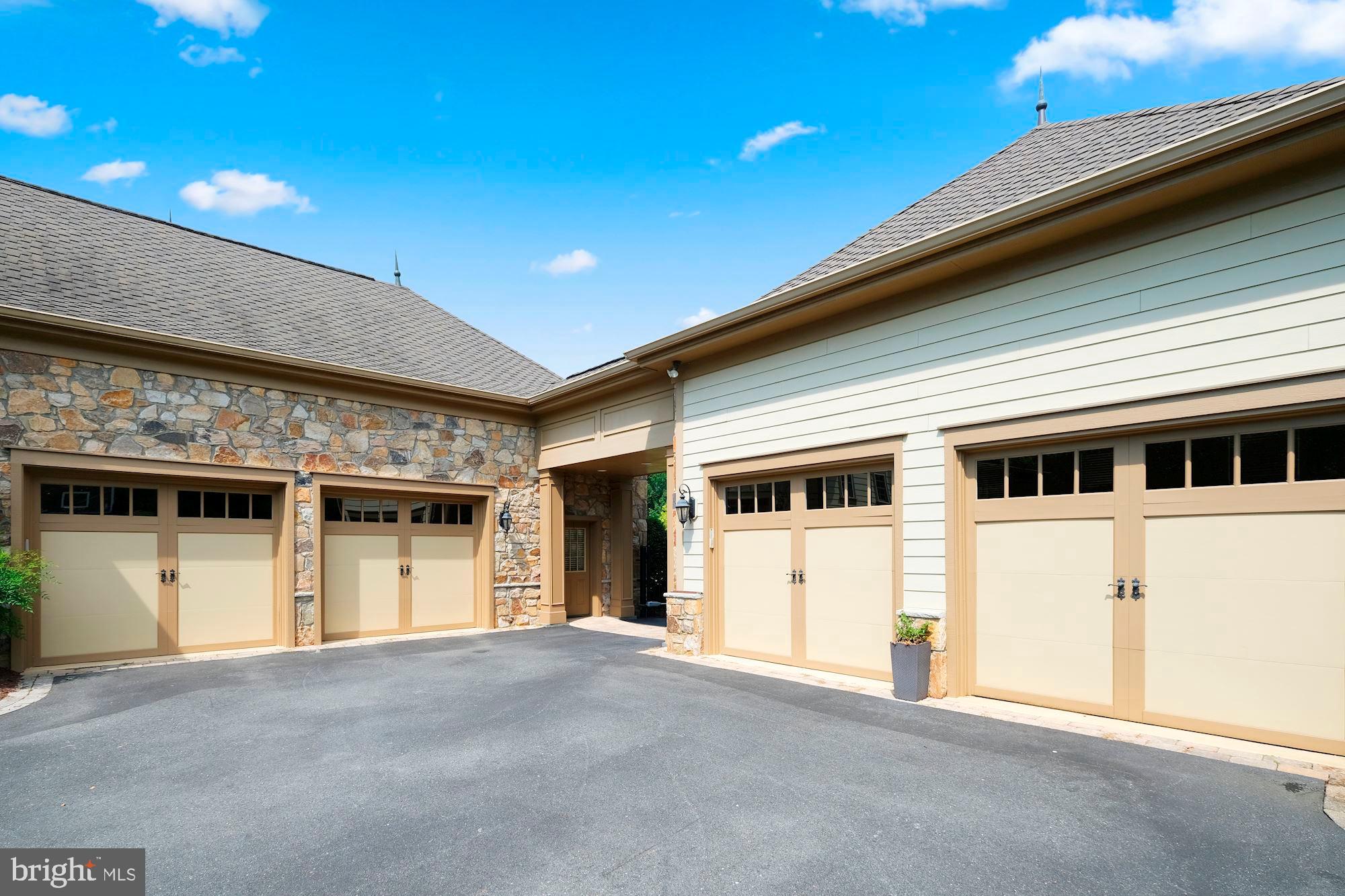 RIVERWOOD - Residential