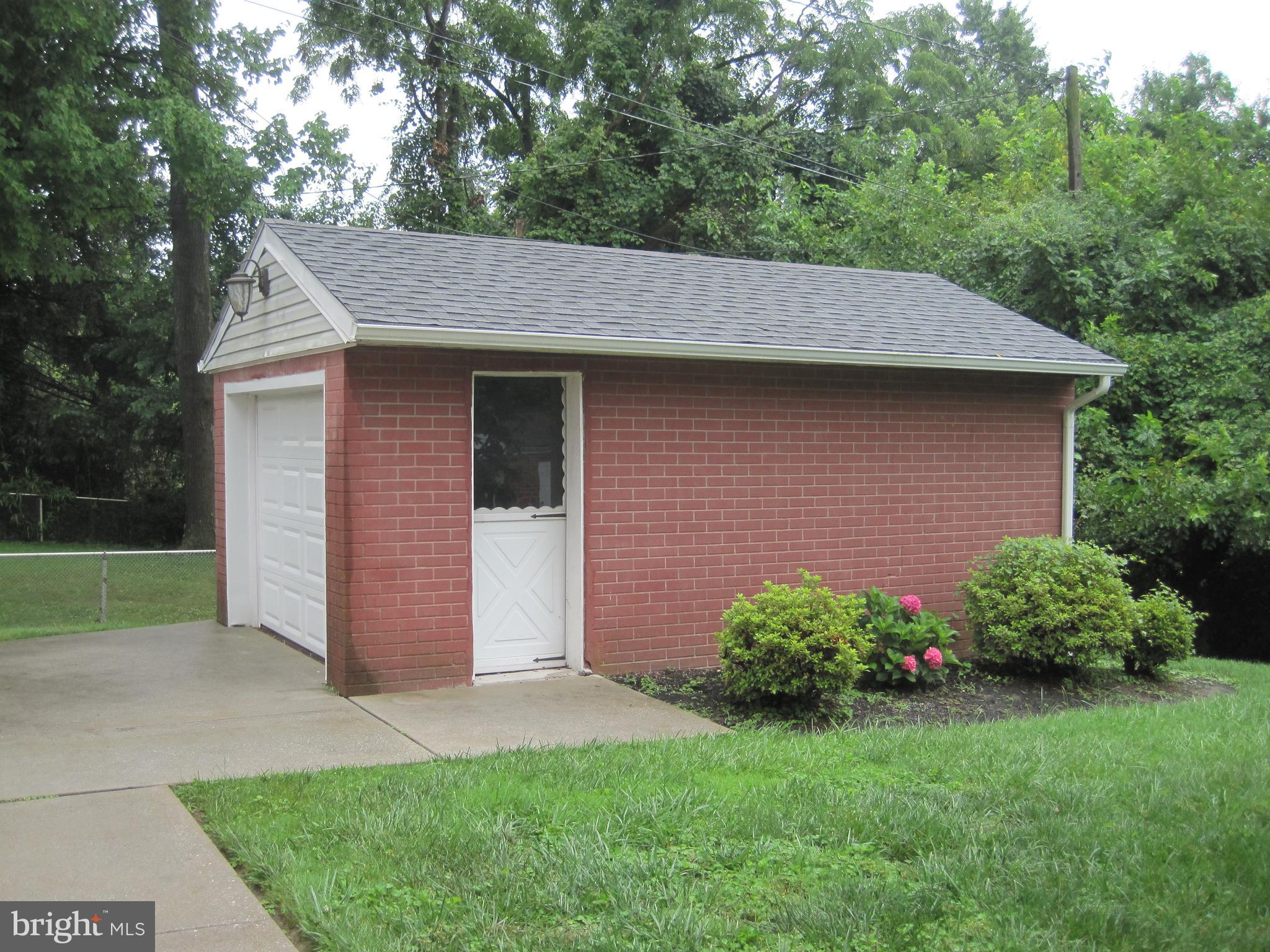 CHENOAK MANOR - Residential