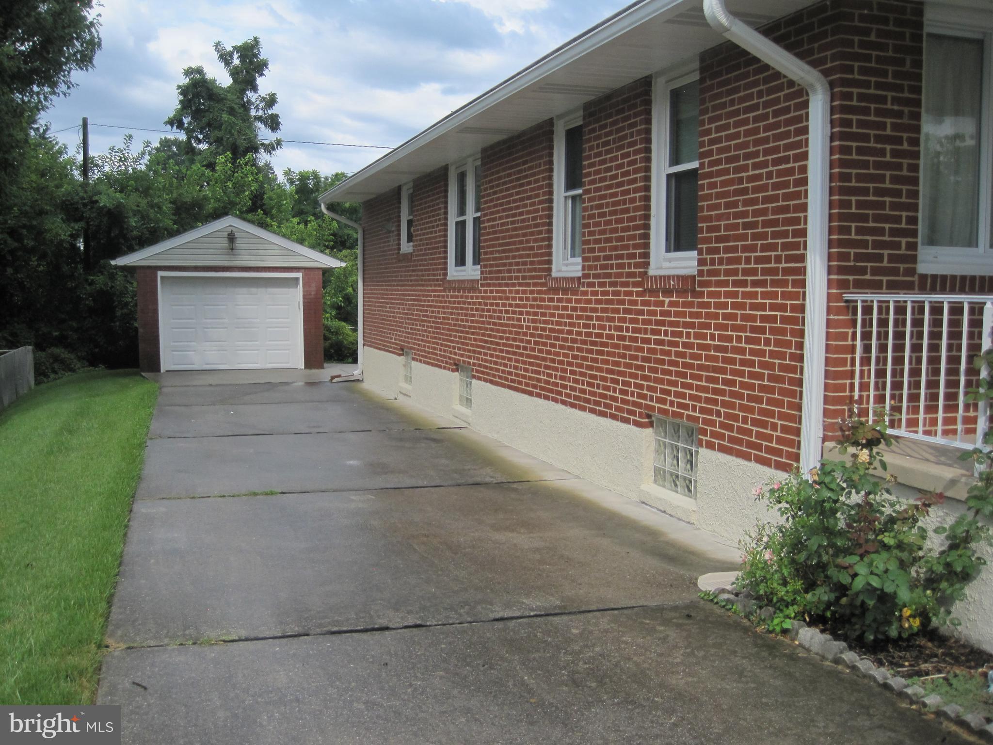 CHENOAK MANOR - Residential