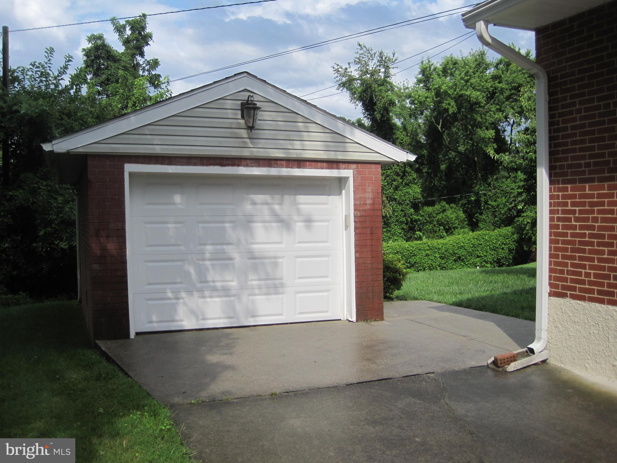 CHENOAK MANOR - Residential