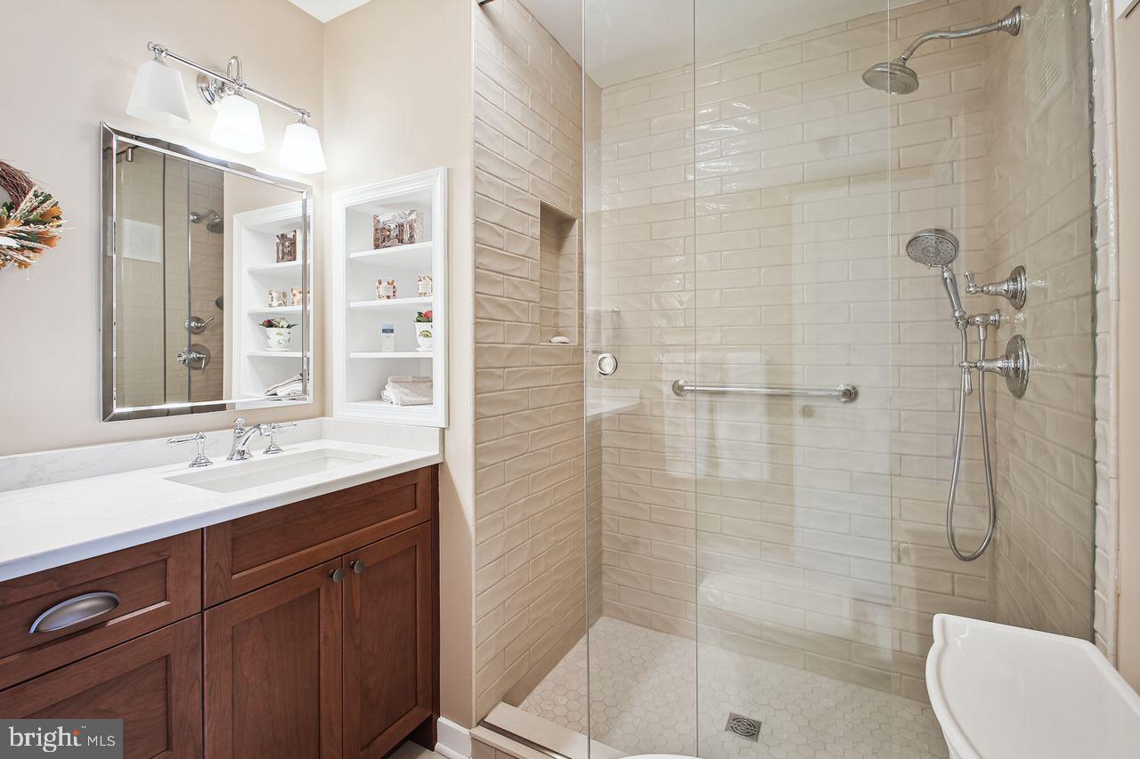 CHESAPEAKE HARBOUR - Residential