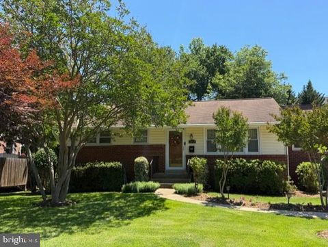 Photo of 3419 Beechcraft Drive, ALEXANDRIA, VA 22306 (MLS # VAFX2316962)