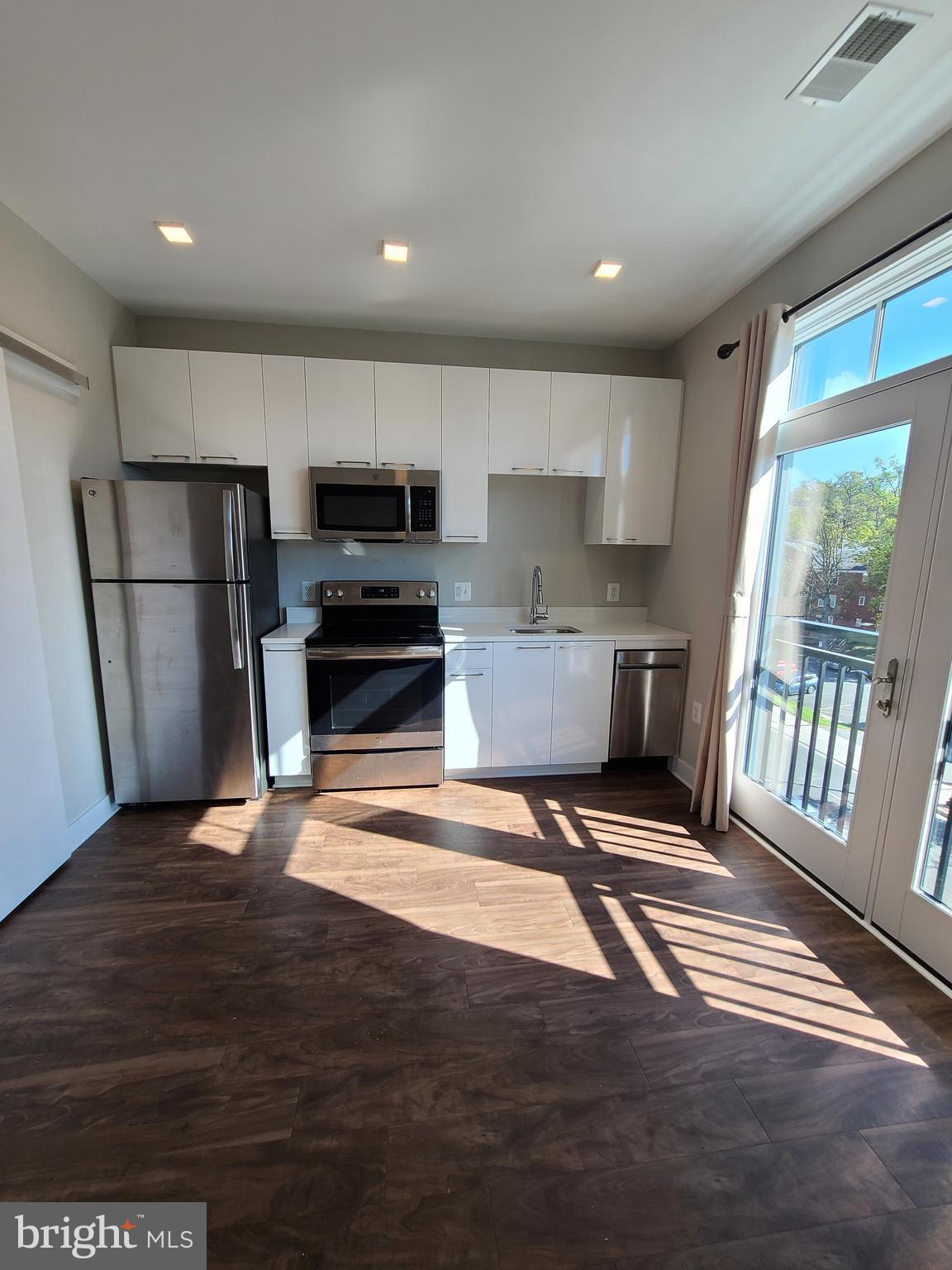 TRAFALGAR FLATS - Residential