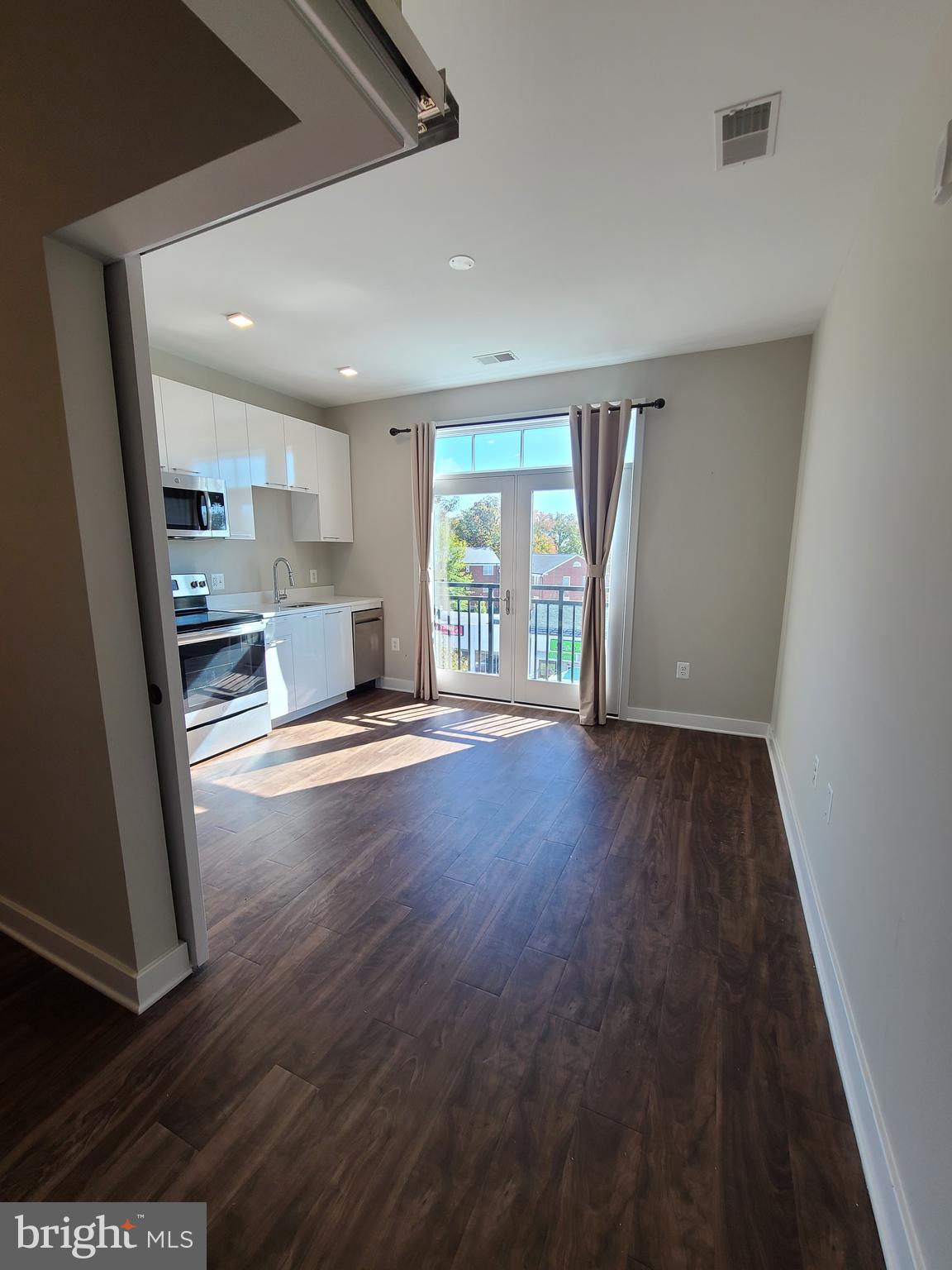 TRAFALGAR FLATS - Residential