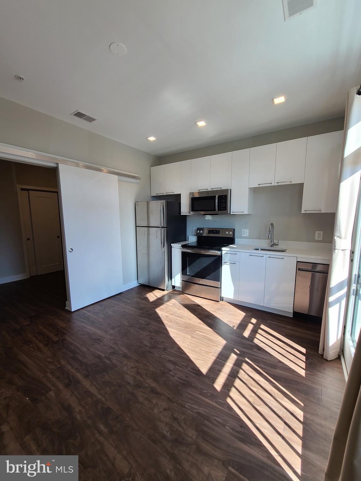 TRAFALGAR FLATS - Residential