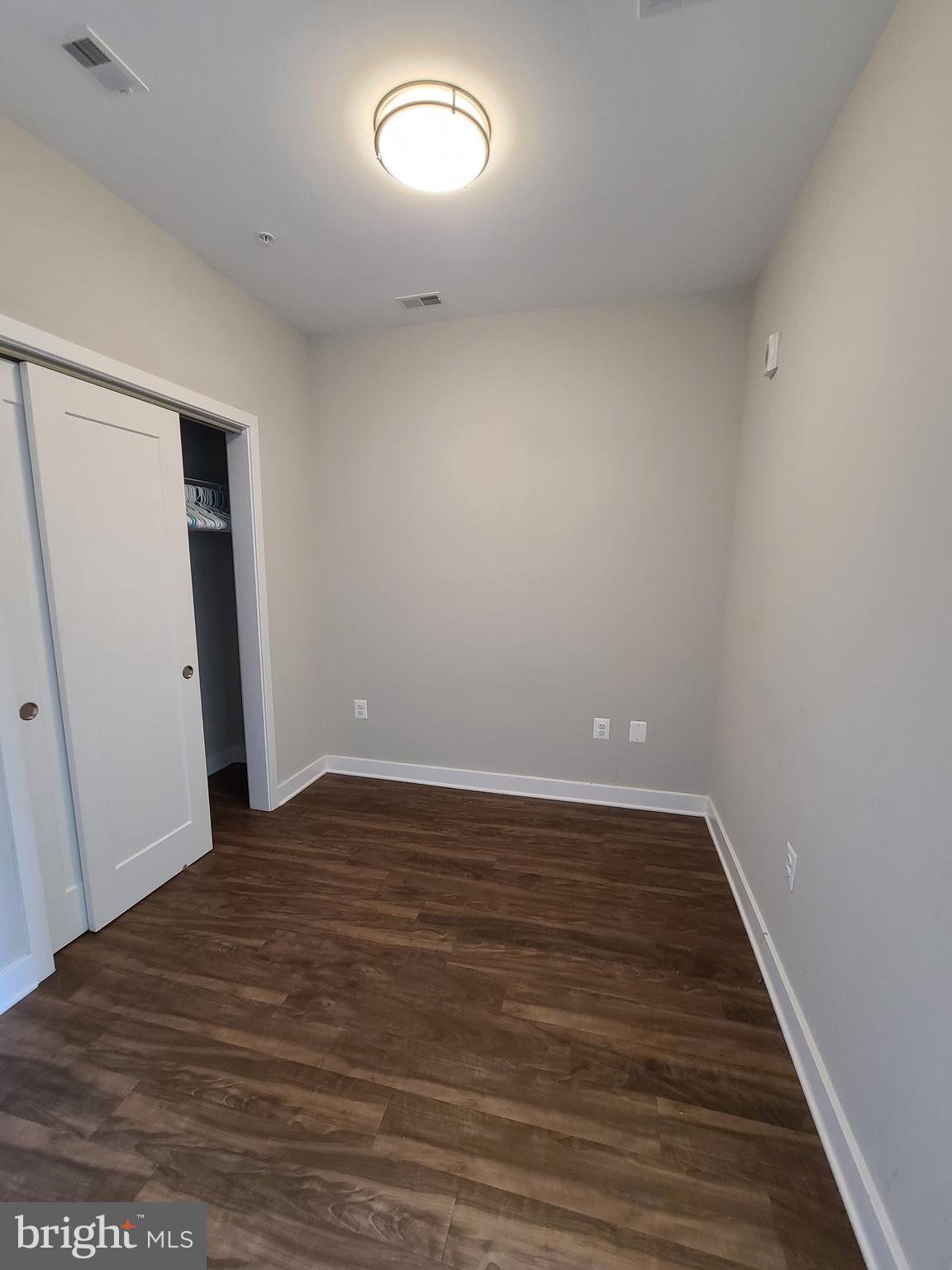 TRAFALGAR FLATS - Residential