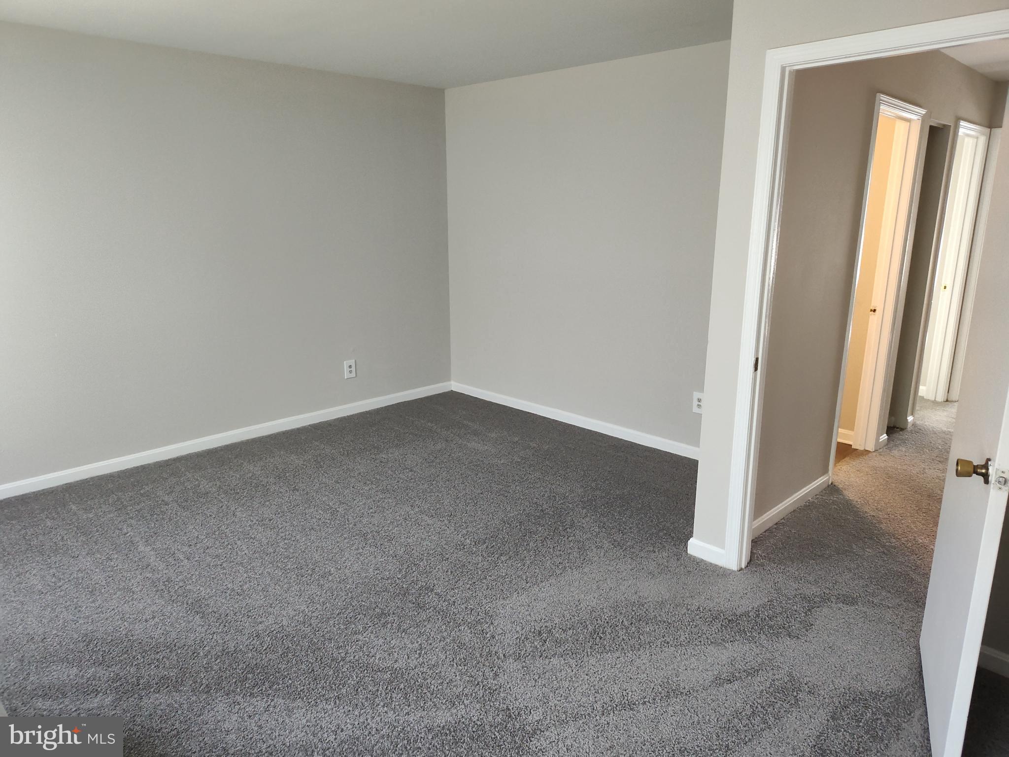 STONELEIGH SQUARE - Residential