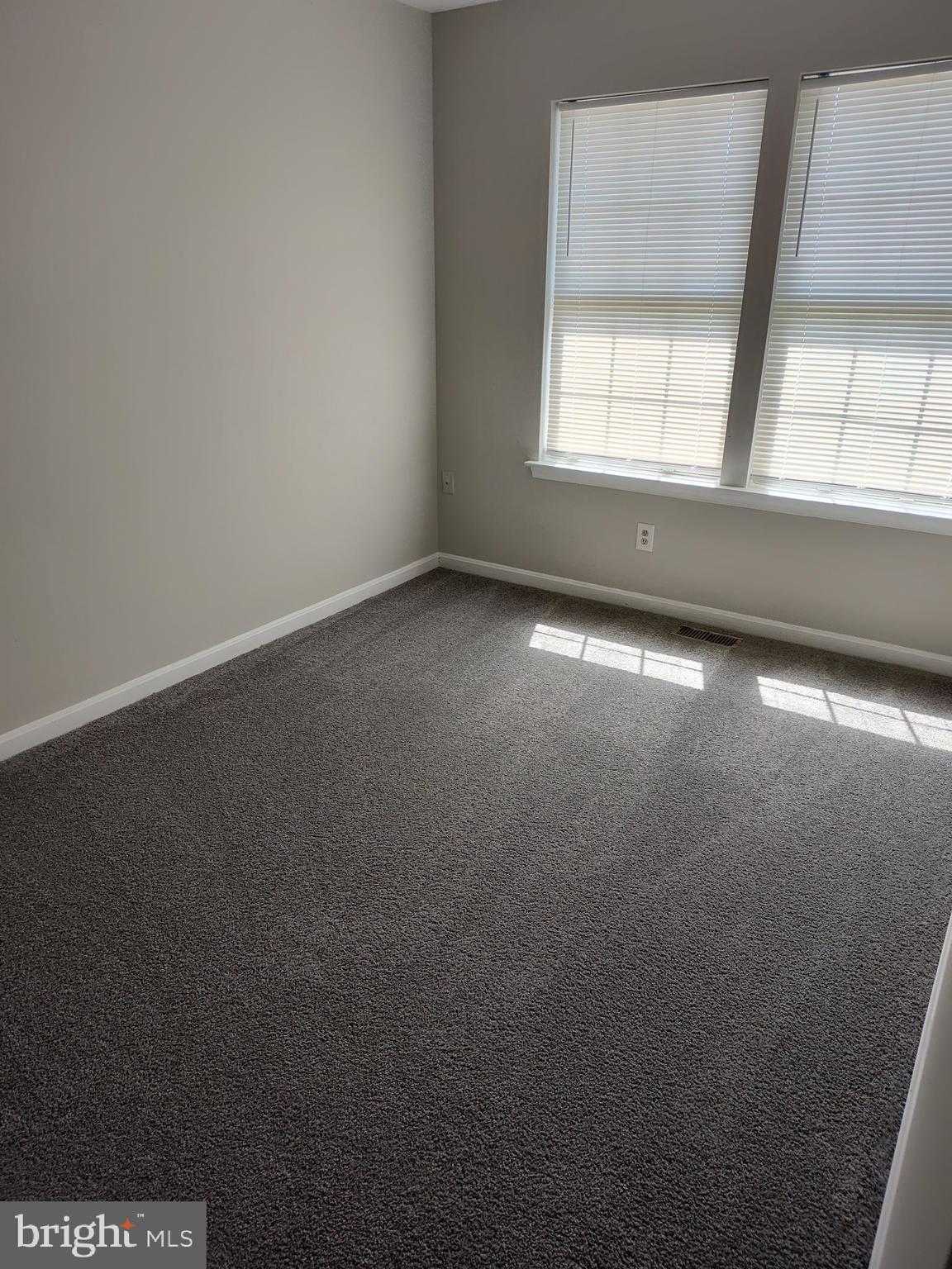 STONELEIGH SQUARE - Residential