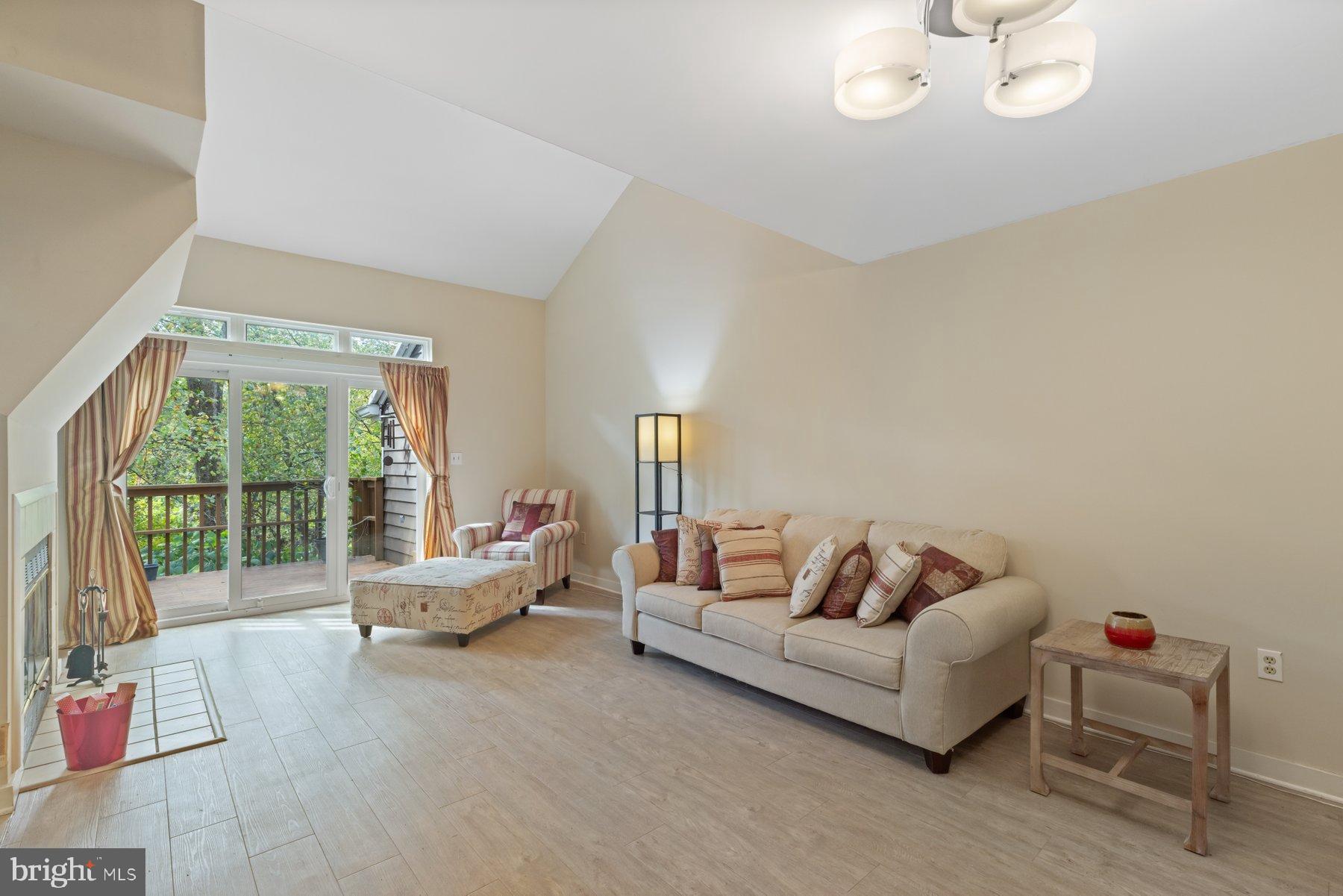 9409 HICKORY LIMB 102