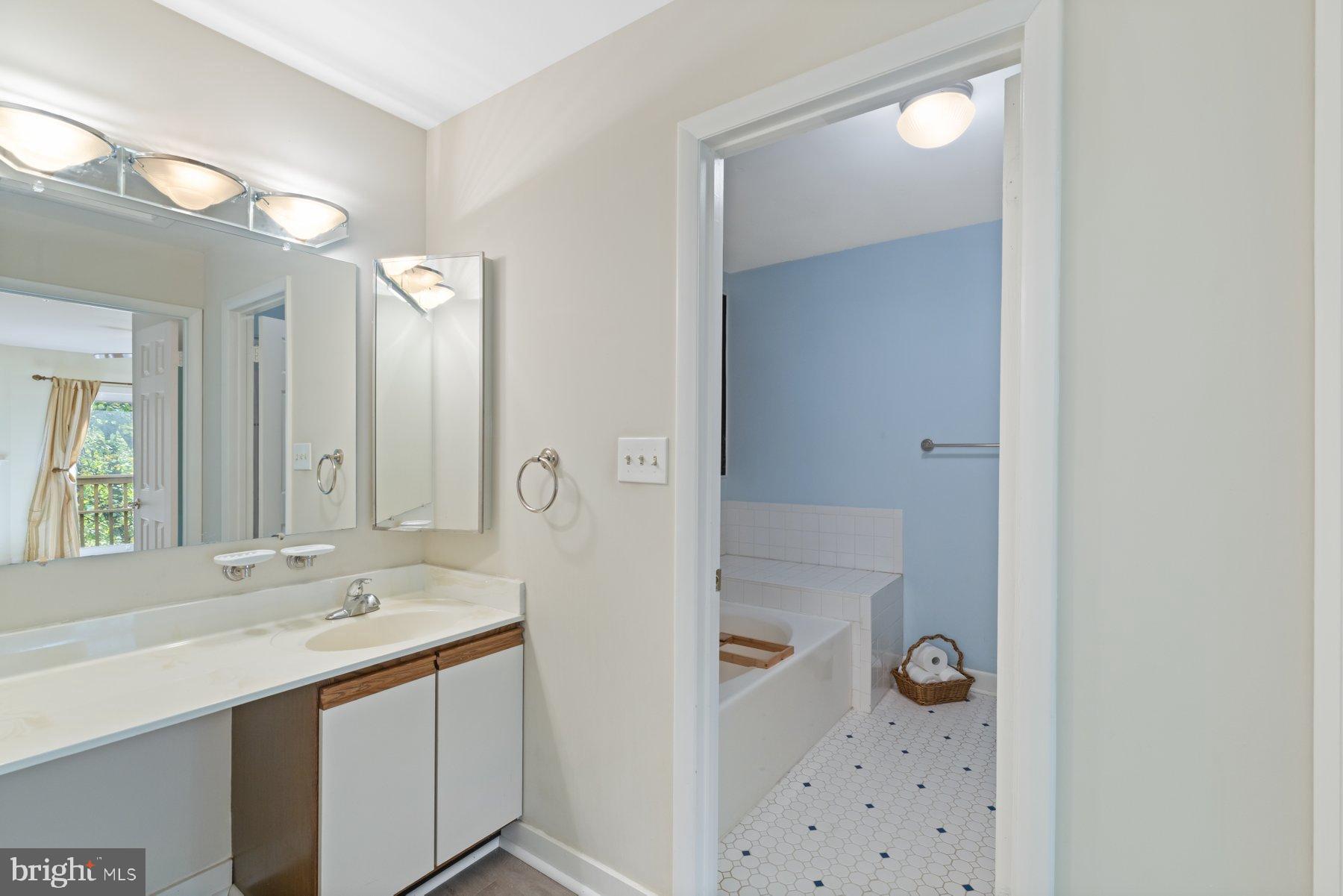 VILLAGE OF OWEN BROWN - Residential