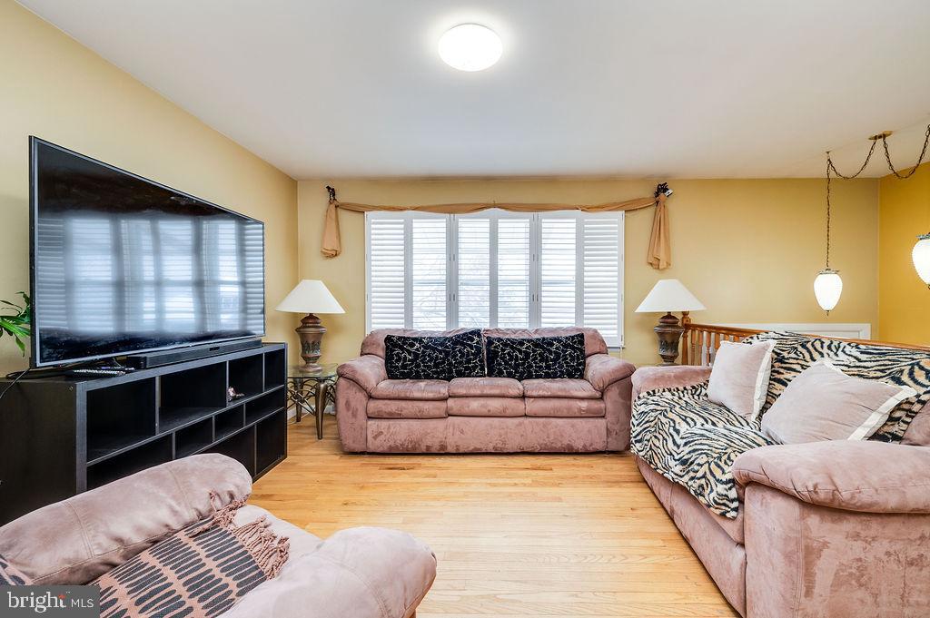 CRESTWOOD - Residential