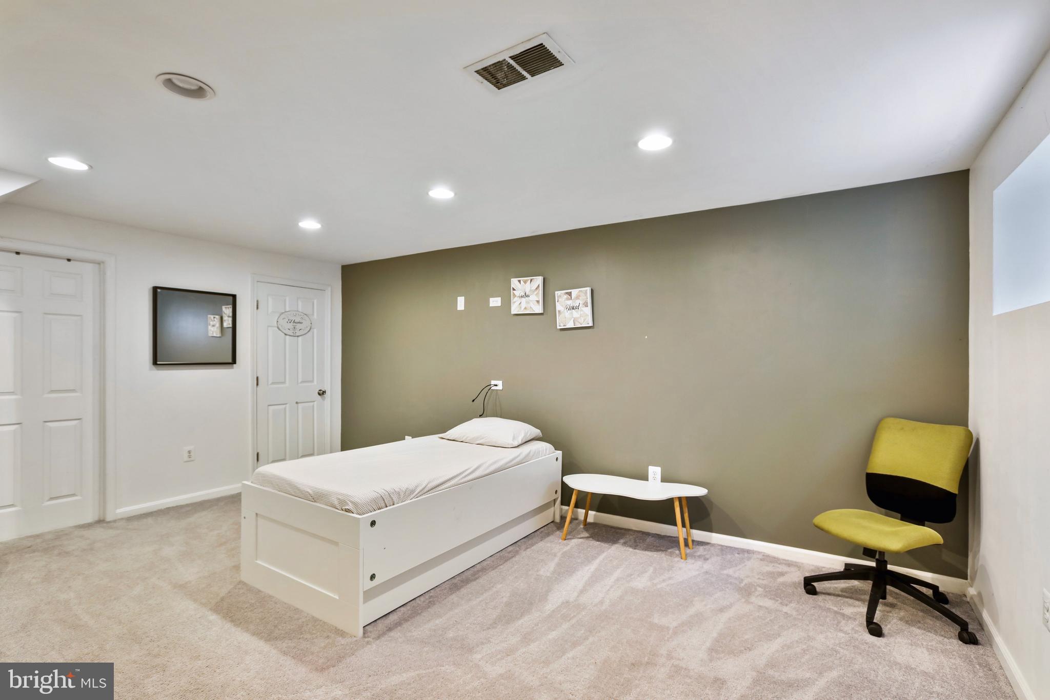 COUNTRYSIDE - Residential