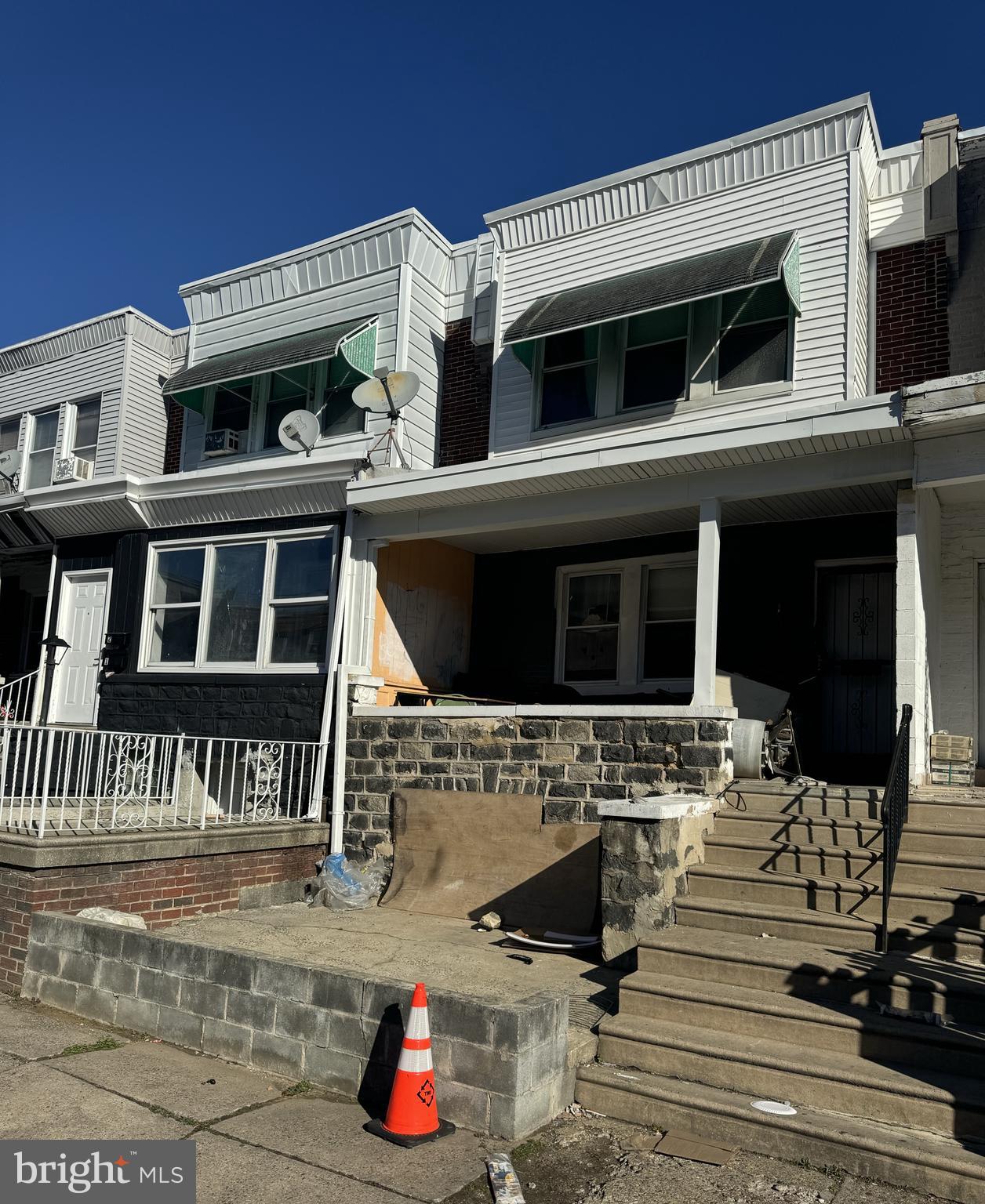 611 W COURTLAND STREET