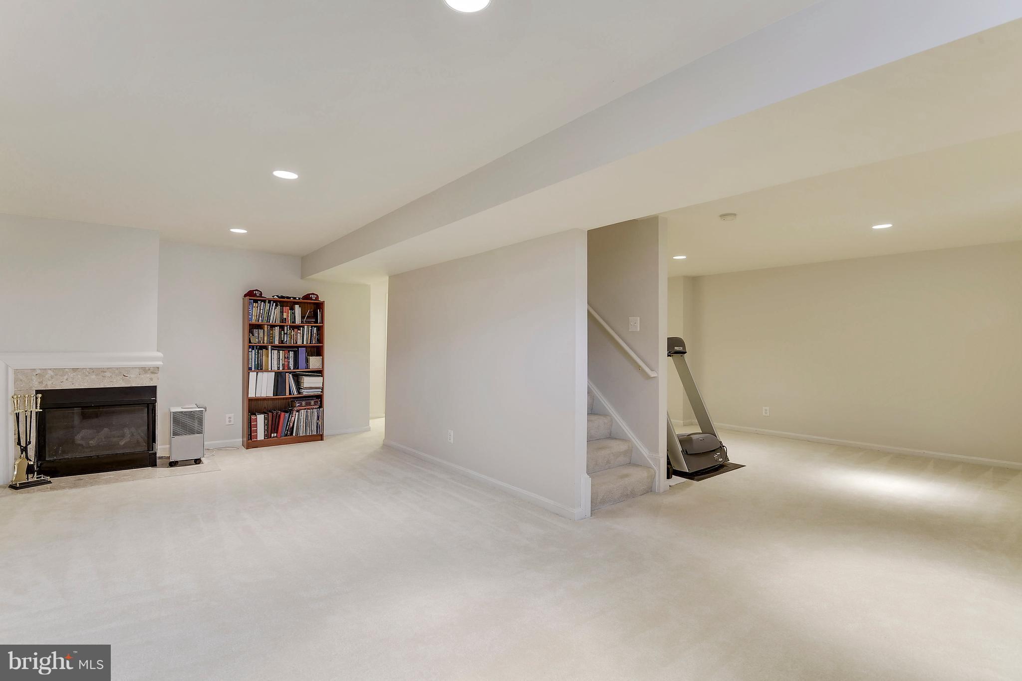 THE COURTS OF FOX MILL - Residential