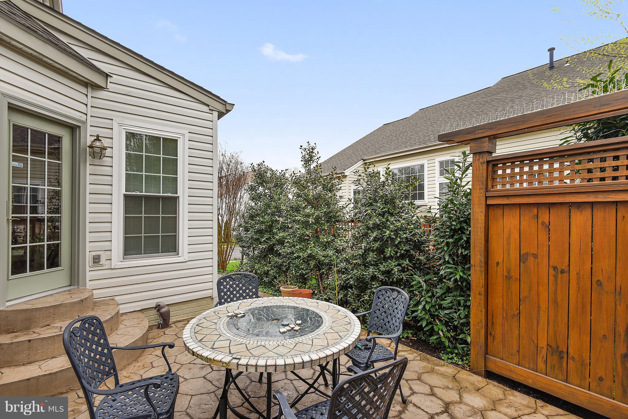 THE COURTS OF FOX MILL - Residential