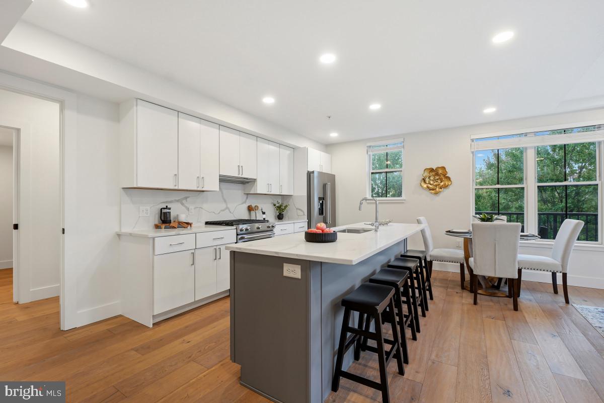 1245 N PIERCE STREET 8