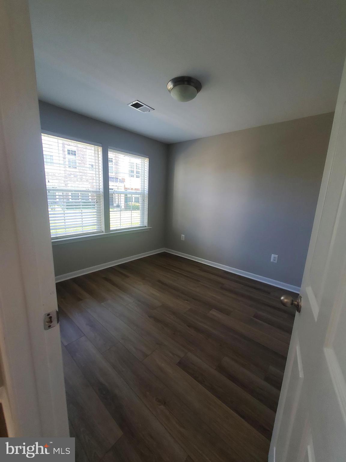 EASTGATE SQUARE - Residential