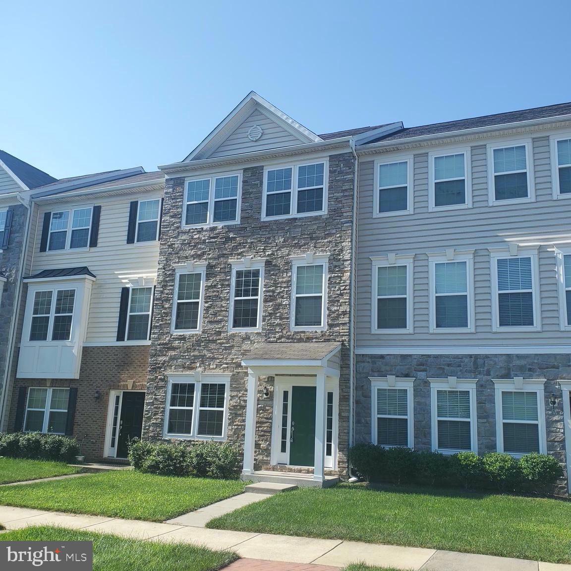 EASTGATE SQUARE - Residential