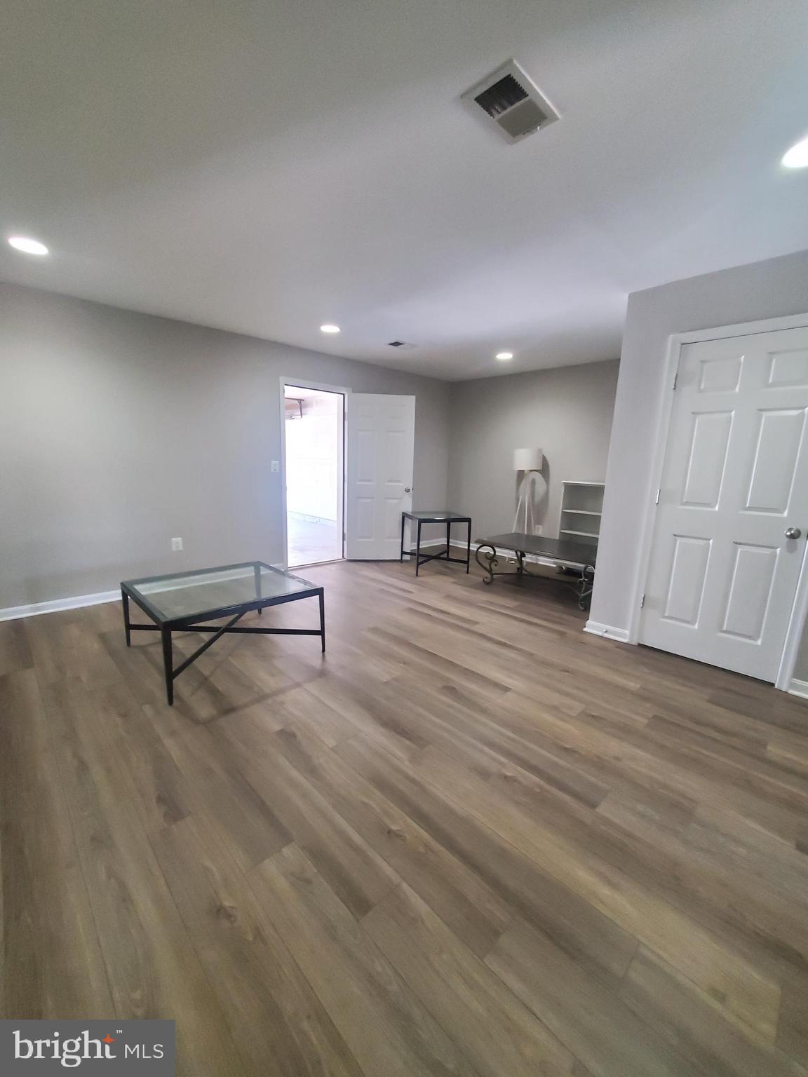 EASTGATE SQUARE - Residential