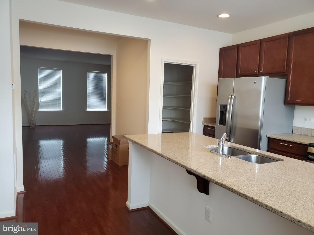 EASTGATE SQUARE - Residential